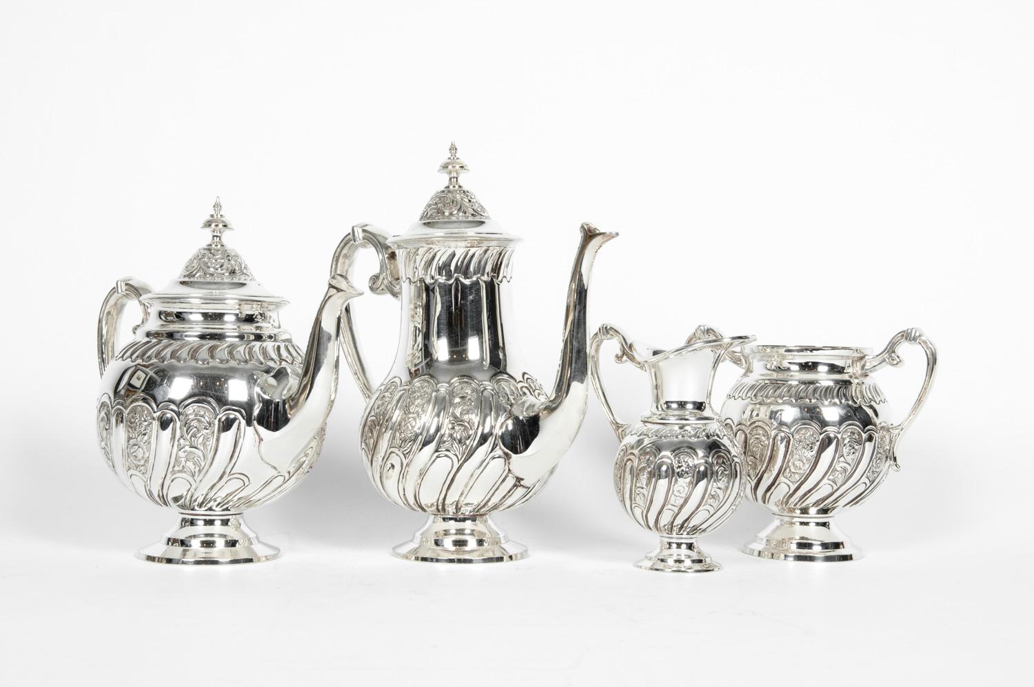 Italiano Servizio da tavola in argento della metà del XX secolo, quattro pezzi per il tè e il caffè in vendita