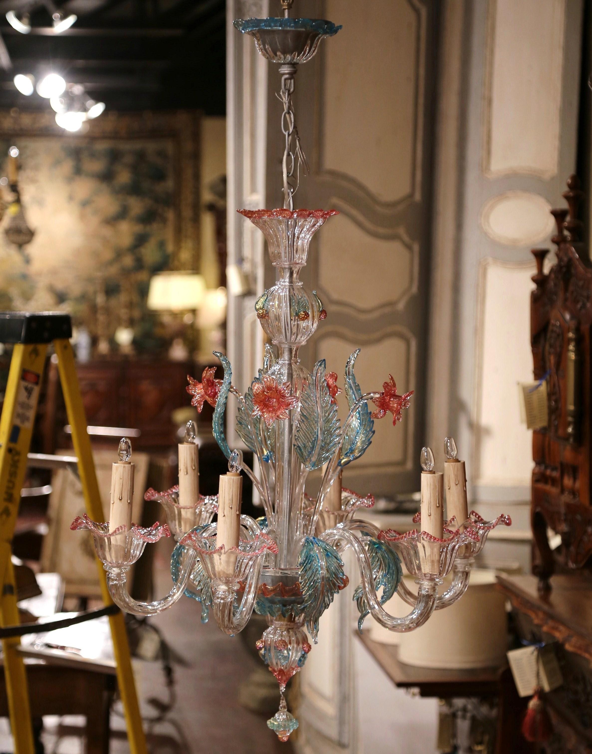 Italienischer Sechs-Licht-Kronleuchter aus geblasenem Muranoglas mit Blumenmotiven aus dem 20. Jahrhundert 2