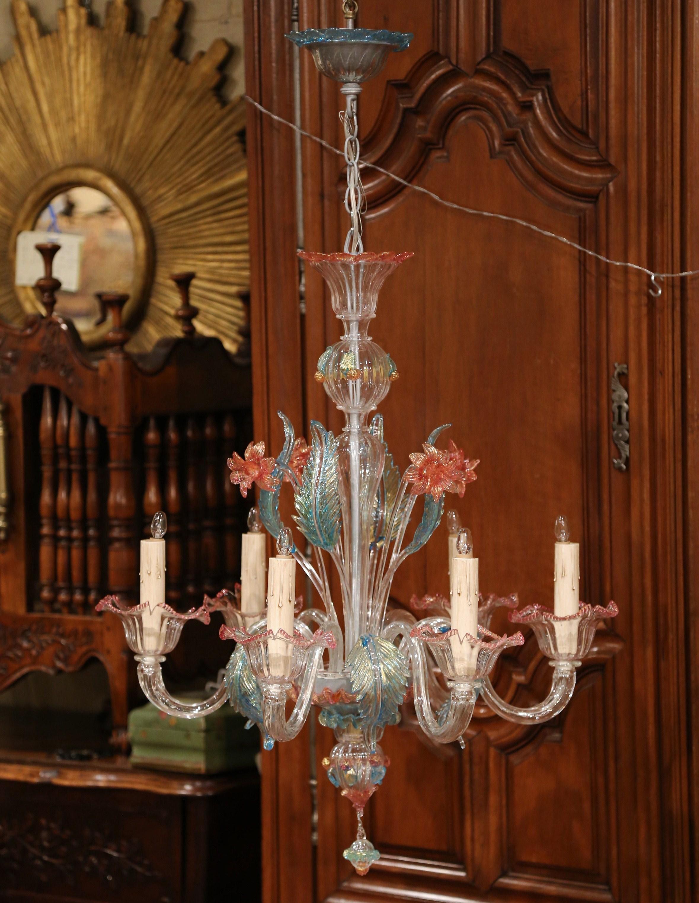 Italienischer Sechs-Licht-Kronleuchter aus geblasenem Muranoglas mit Blumenmotiven aus dem 20. Jahrhundert 3