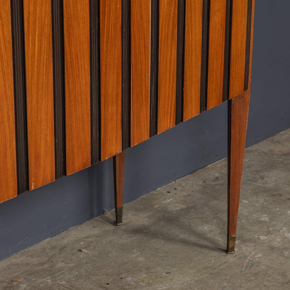 Buffet in legno a righe di Paolo Buffa della metà del XX secolo, 1950 ca. in vendita 5