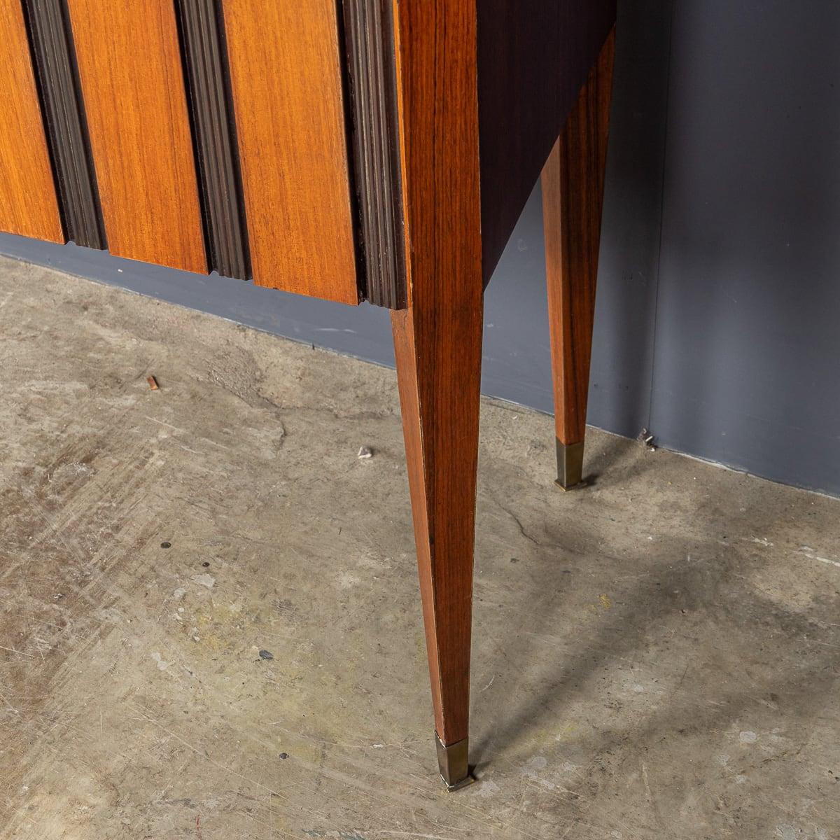Buffet in legno a righe di Paolo Buffa della metà del XX secolo, 1950 ca. in vendita 7