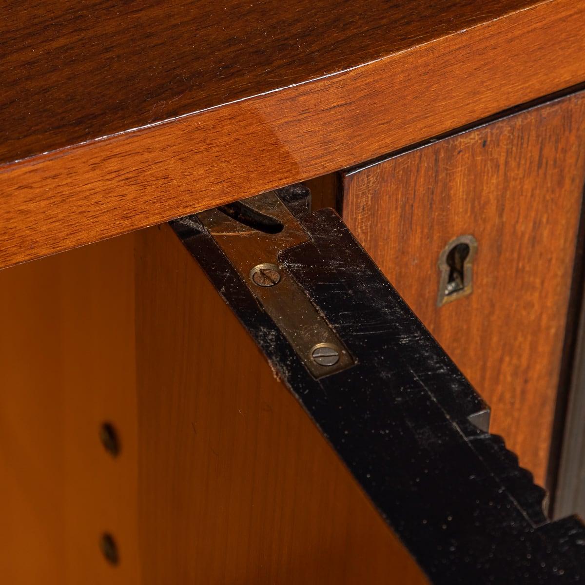 Buffet in legno a righe di Paolo Buffa della metà del XX secolo, 1950 ca. in vendita 9