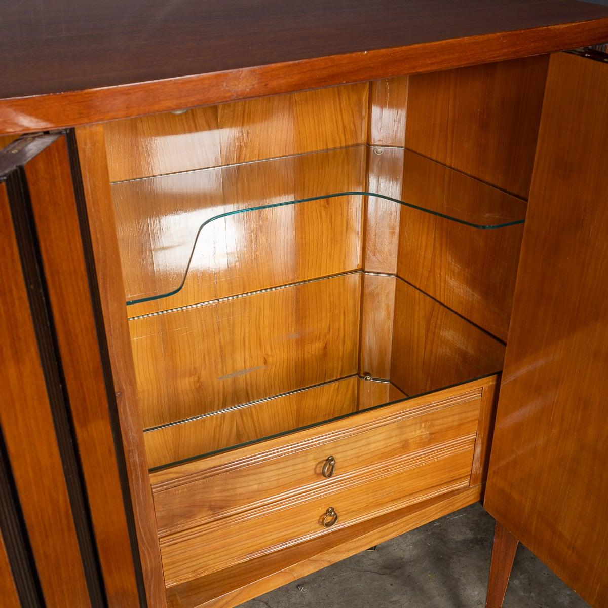 Buffet in legno a righe di Paolo Buffa della metà del XX secolo, 1950 ca. in vendita 11