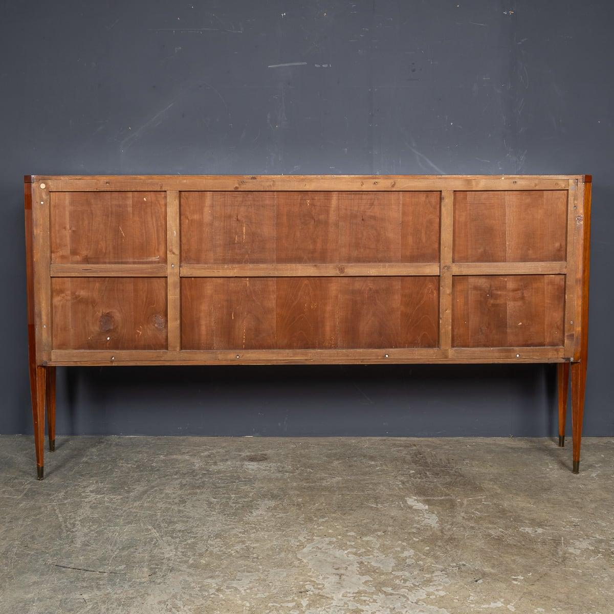 Legno Buffet in legno a righe di Paolo Buffa della metà del XX secolo, 1950 ca. in vendita