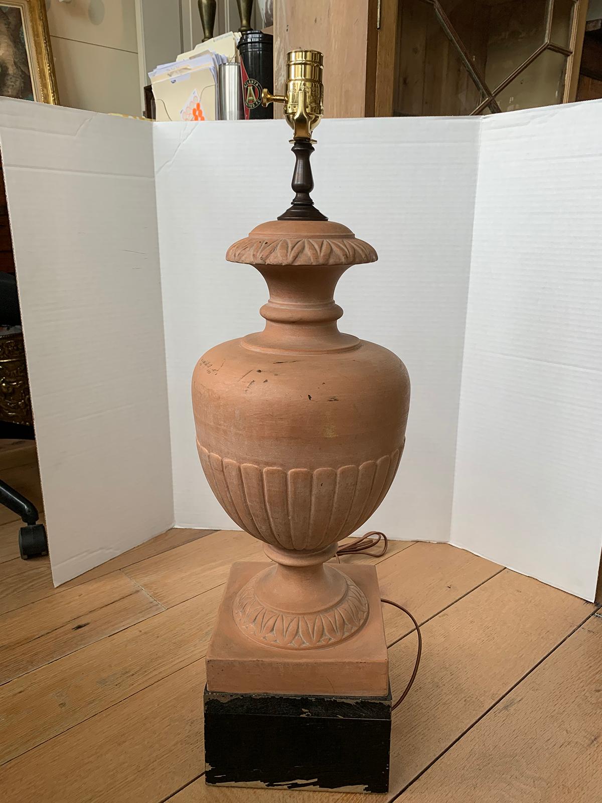Mid-20th Century Italian Terracotta Urn as Lamp For Sale 1