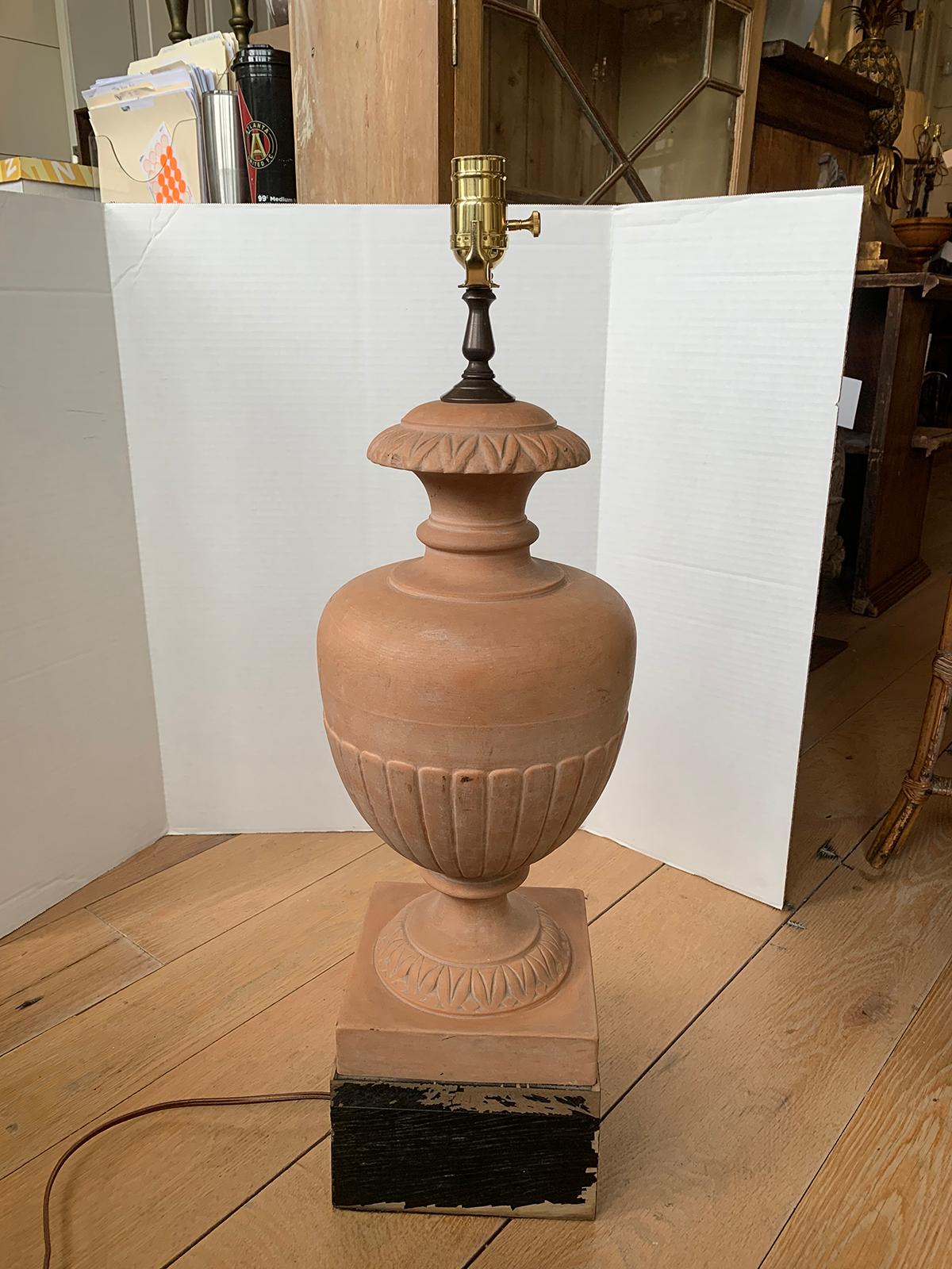 Mid-20th Century Italian Terracotta Urn as Lamp For Sale 3