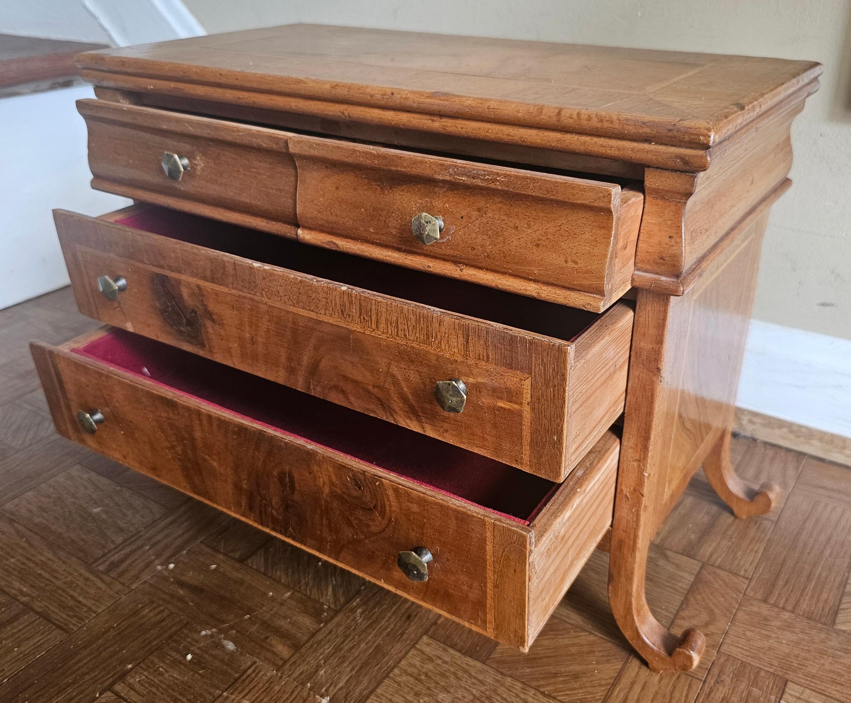 Inlay Mid 20th Century Italian Walnut Crossbanded Inlaid Jewelry Chest For Sale