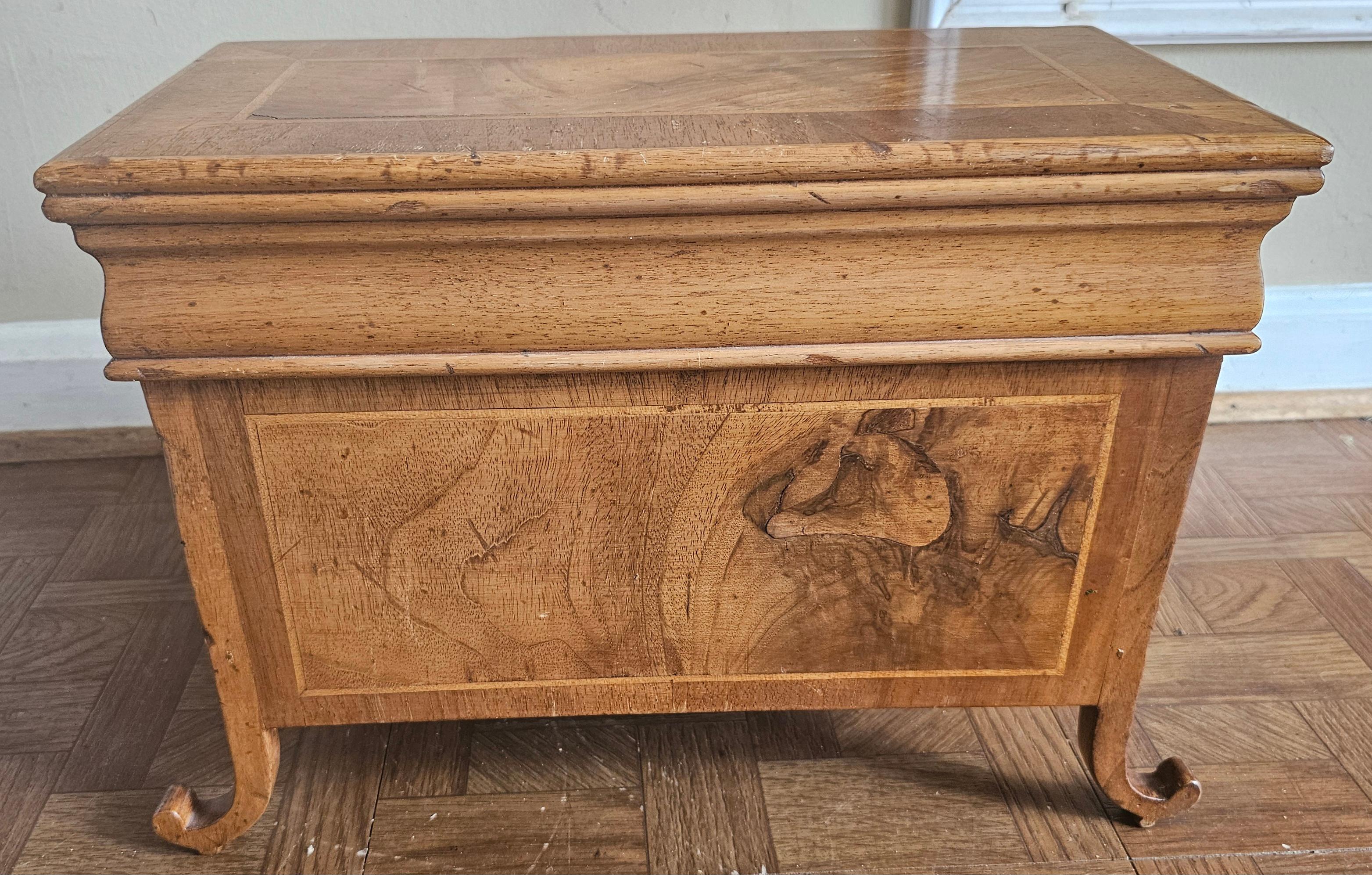 Mid 20th Century Italian Walnut Crossbanded Inlaid Jewelry Chest For Sale 3