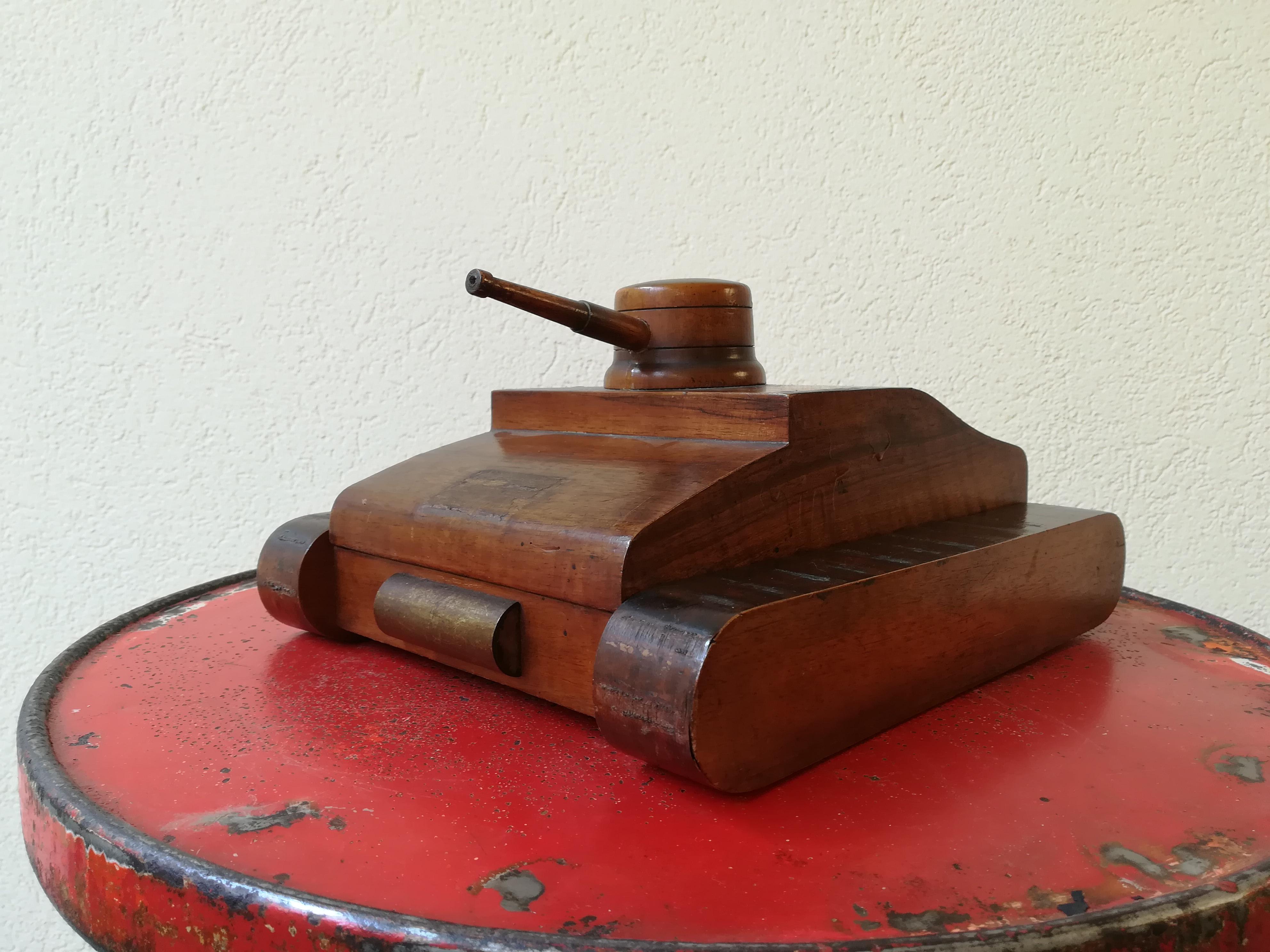 Mid-20th Century Italian Wood Box in a Shape of a Military Tank, 1940 For Sale 3