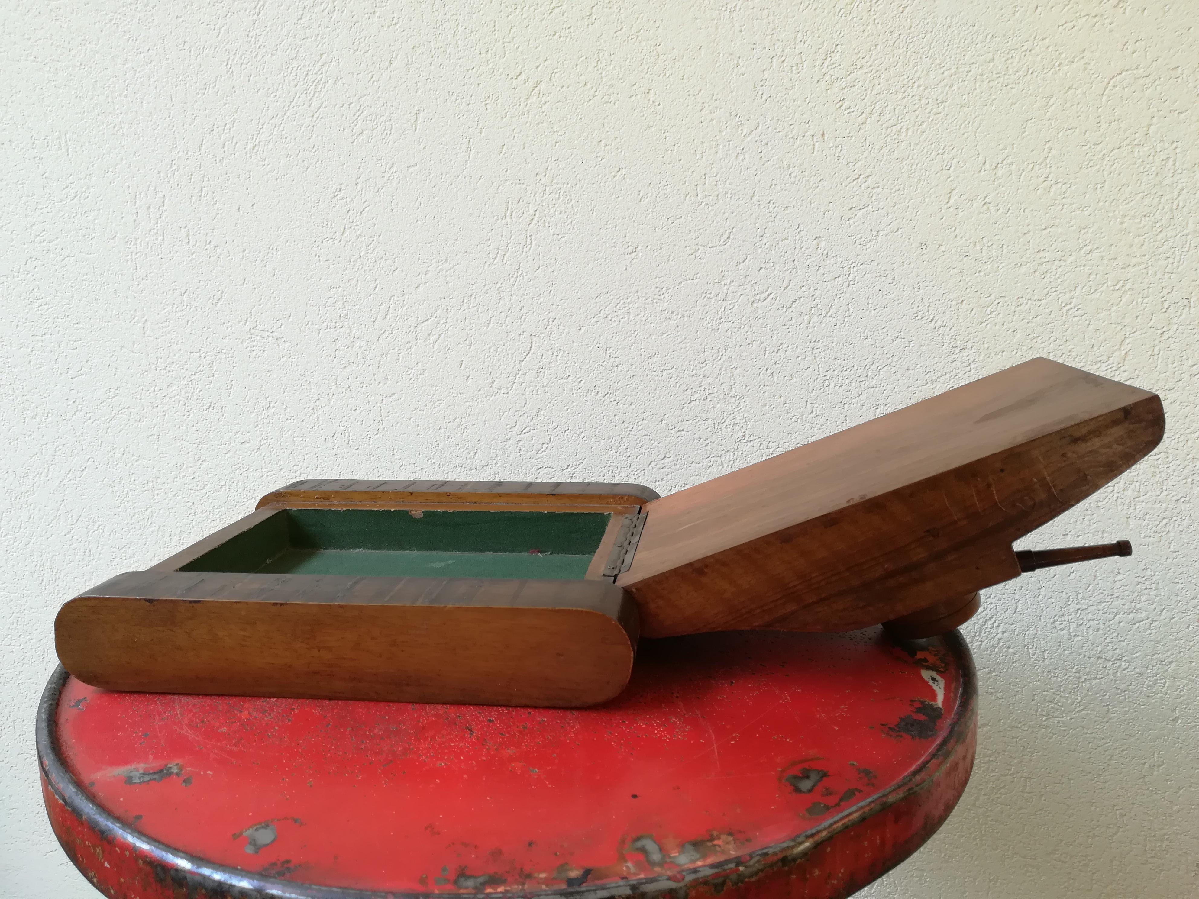 Mid-20th Century Italian Wood Box in a Shape of a Military Tank, 1940 For Sale 4