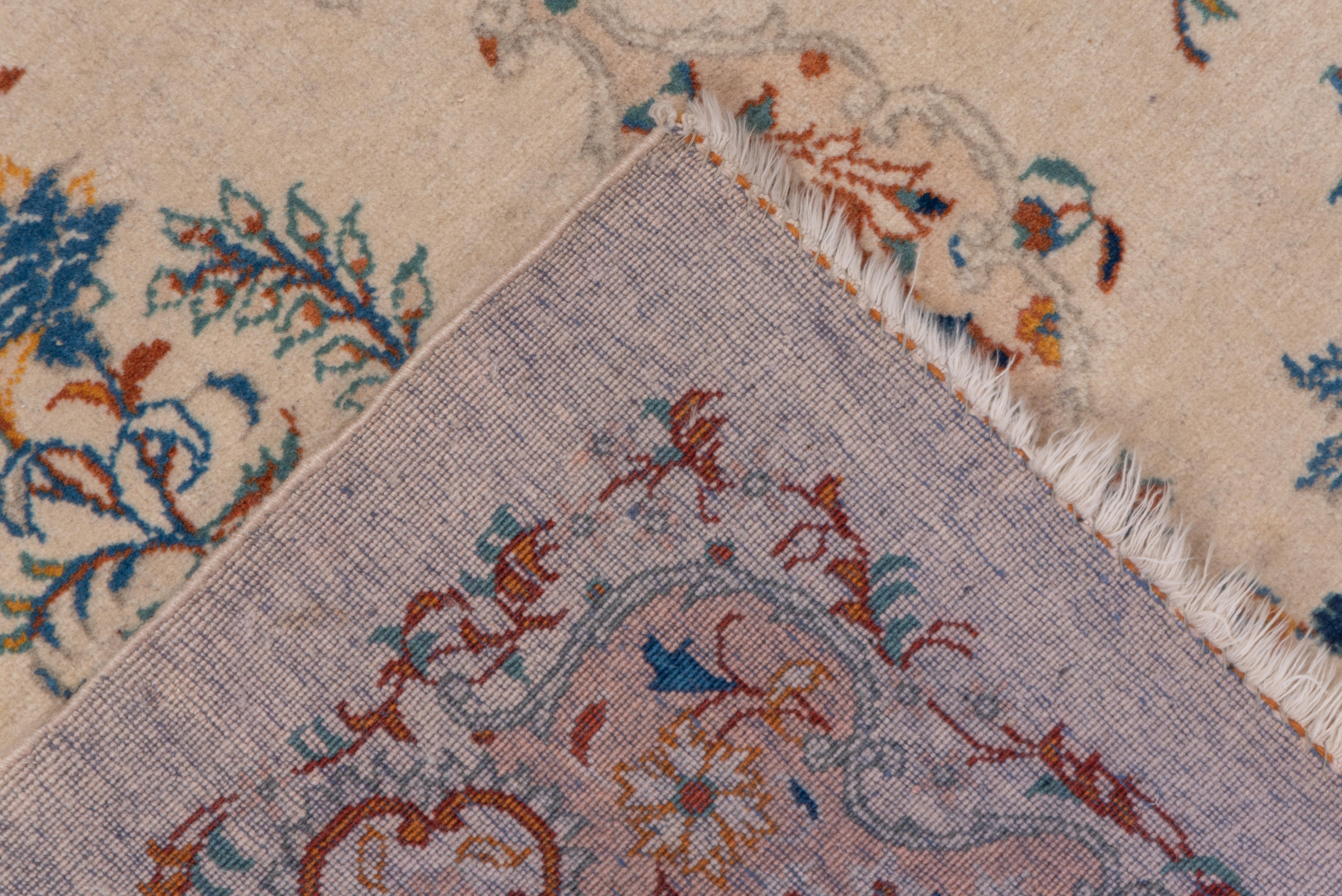 Perse Tapis de Kashan turc ivoire du milieu du 20e siècle, touches d'or et de bleu, poils moyens en vente