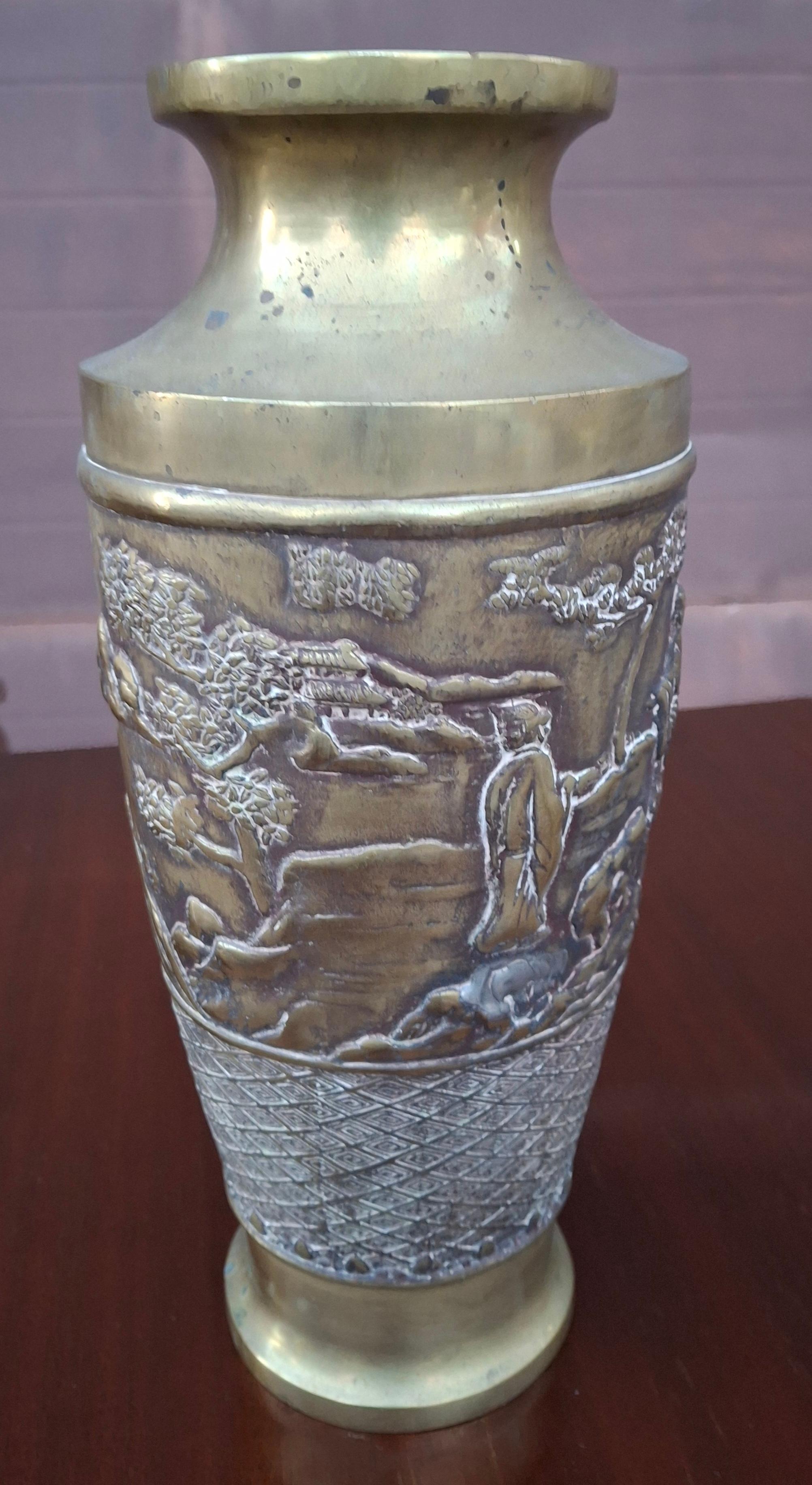 Mid 20th Century Japanese Etched and Repousse Bronze Vase In Good Condition For Sale In Germantown, MD