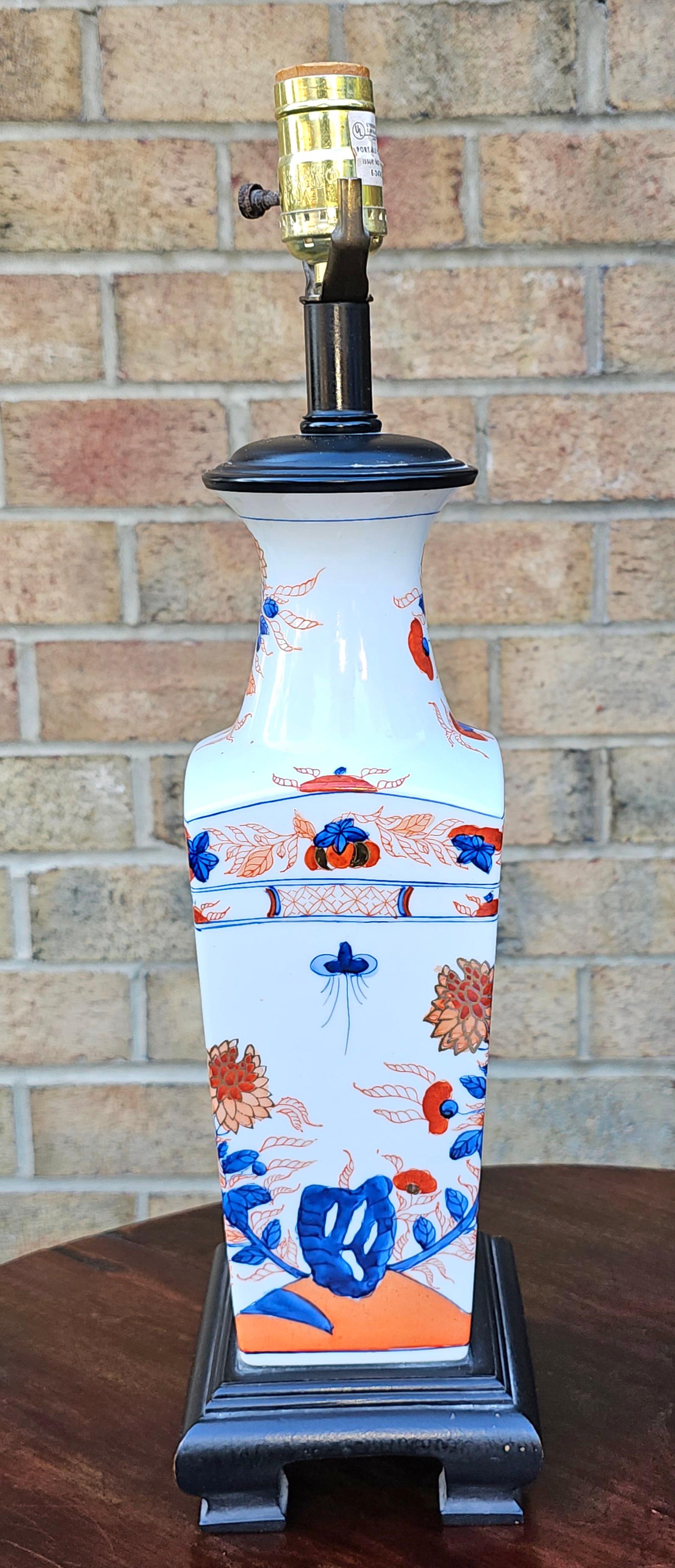Mid 20th Century Japanese Imari  Porcelain Style Table Lamp In Good Condition For Sale In Germantown, MD