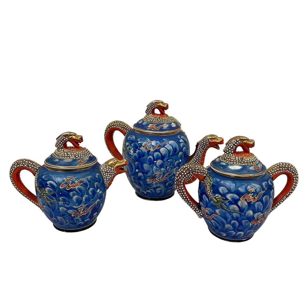 Set di teiere giapponesi Kutani Blue Moriage Dragonware della metà del XX secolo in vendita 4