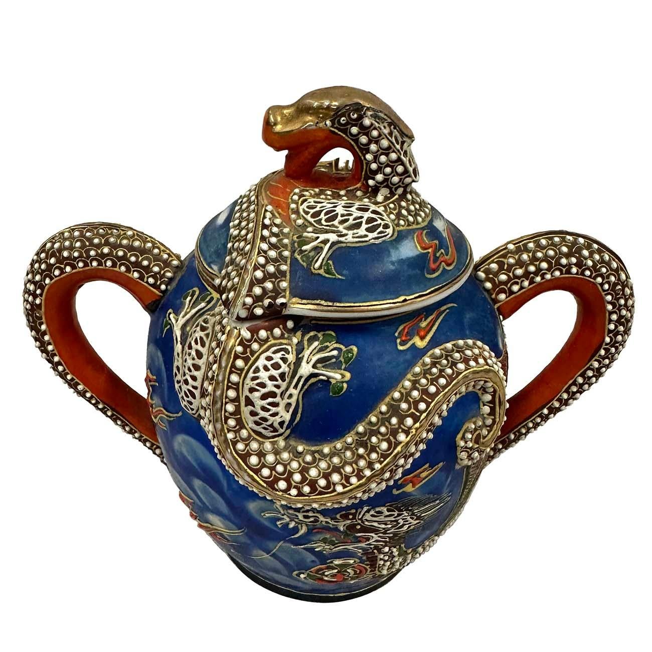 Ceramica Set di teiere giapponesi Kutani Blue Moriage Dragonware della metà del XX secolo in vendita