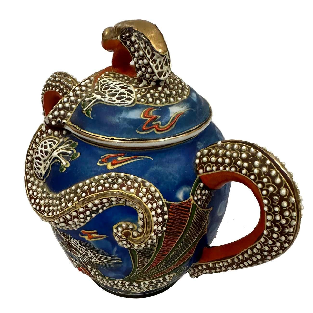 Set di teiere giapponesi Kutani Blue Moriage Dragonware della metà del XX secolo in vendita 2