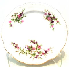 Mid-20th Century Japanese Porcelain and 22-Karat Gold Dinnerware S/22 by, Japan