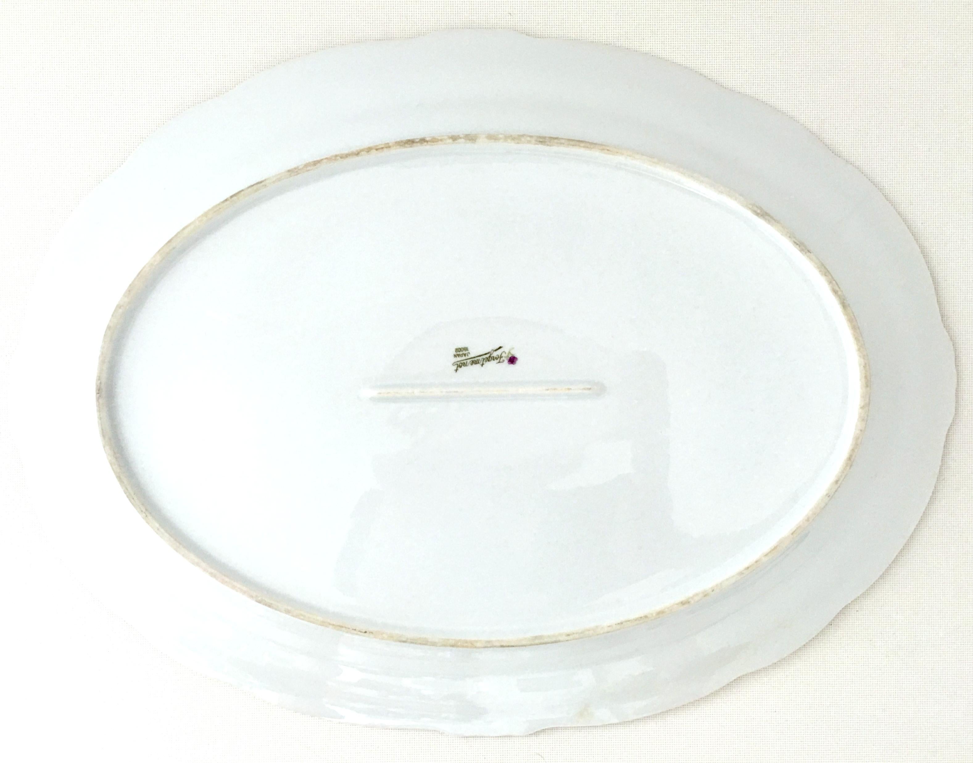 Mid-20th Century Japanese Porcelain & 22-Karat Gold Dinnerware Serving Piece S/4 For Sale 7