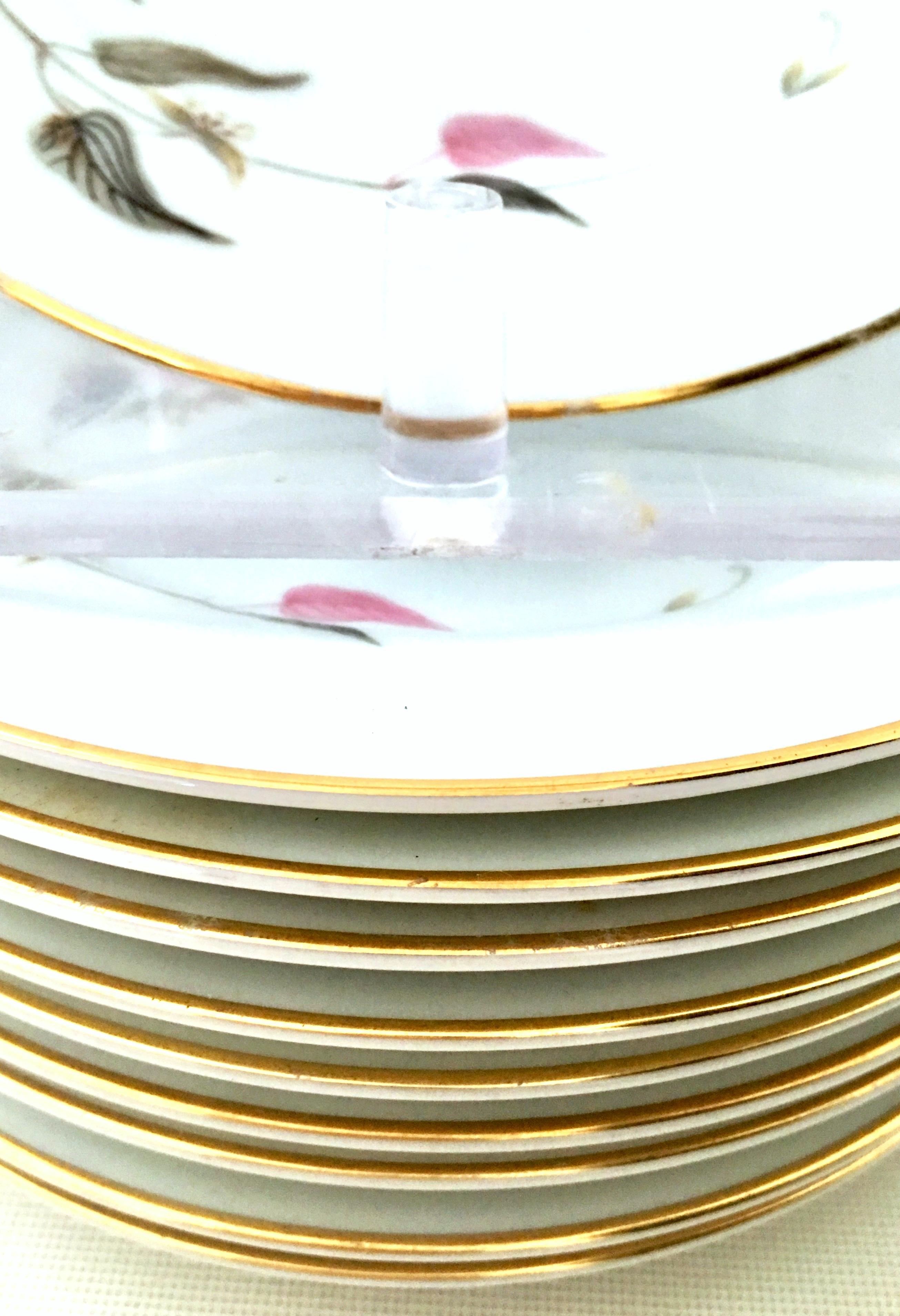 Mid-20th Century Porcelain & 22-Karat Gold Dinnerware Set of 30 by, Noritake 6