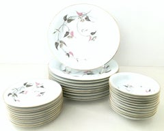 Mid-20th Century Porcelain & 22-Karat Gold Dinnerware Set of 30 by, Noritake