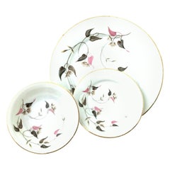 Mid-20th Century Porcelain & 22-Karat Gold Dinnerware Set of 30 by, Noritake