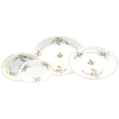 Mid-20th Century Japanese Porcelain & 22-Karat Gold Dinnerware Serving Piece S/4
