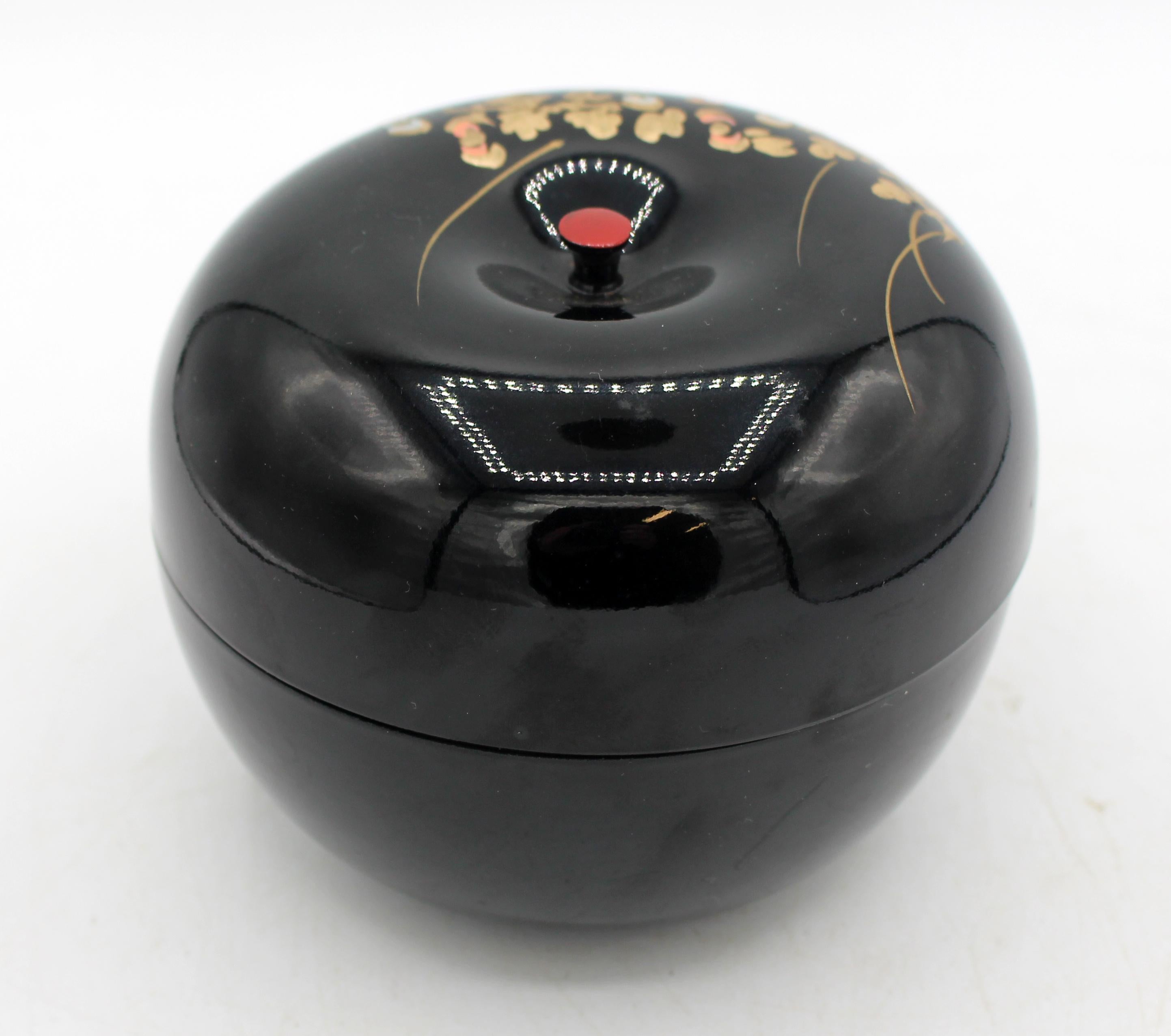 Mid-20th century Yamanaka lacquerware sweets box for tea ceremony, Japanese. Formed as a deep black apple with gold & colored enamel decoration. Post WWII. Provenance: Sherman E. Lee, Director, Cleveland Museum of Art & Asian specialist of world