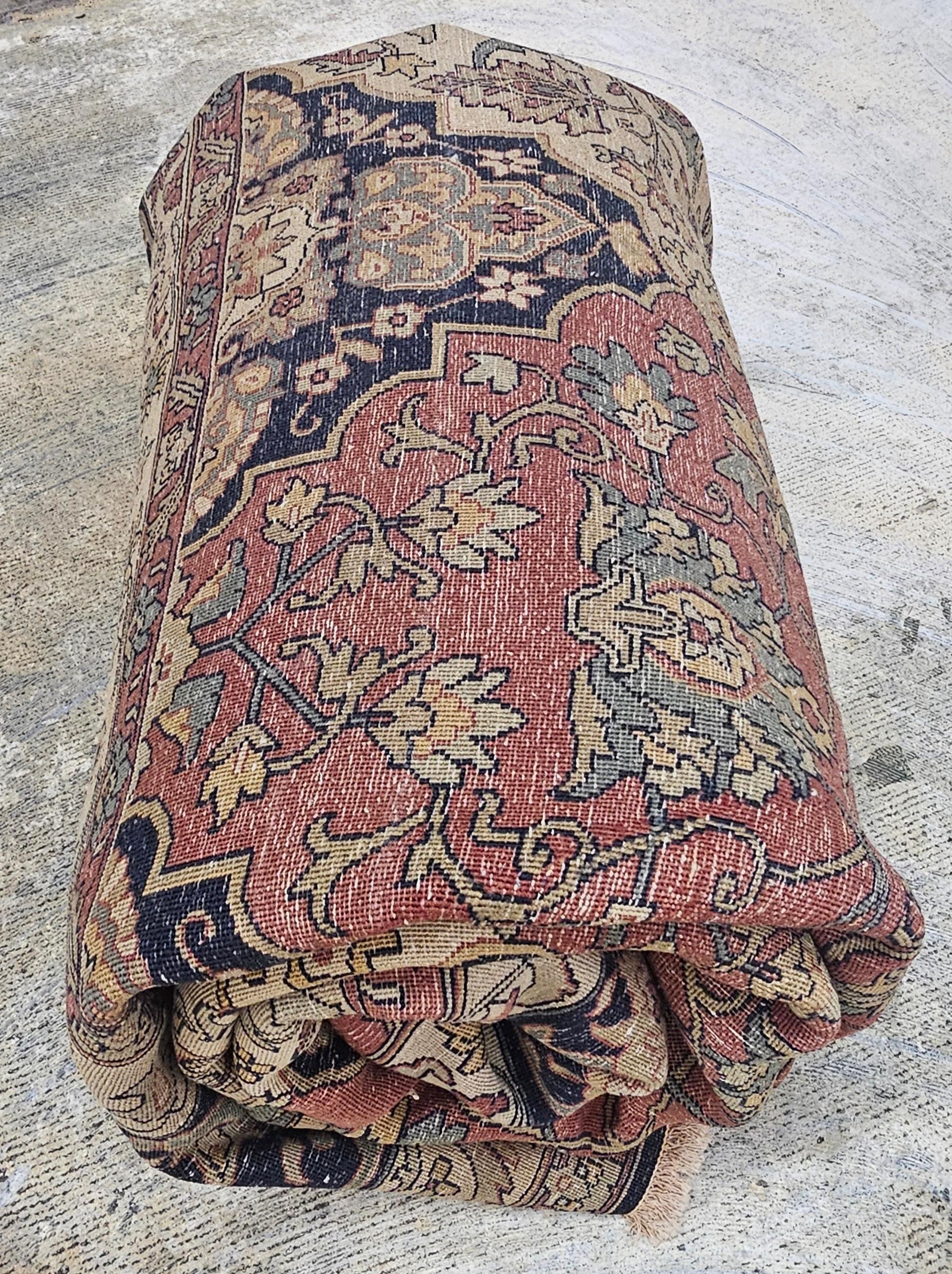 Kermanshah-Holzteppich aus der Mitte des 20. Jahrhunderts 8' x 10' (Persisch) im Angebot