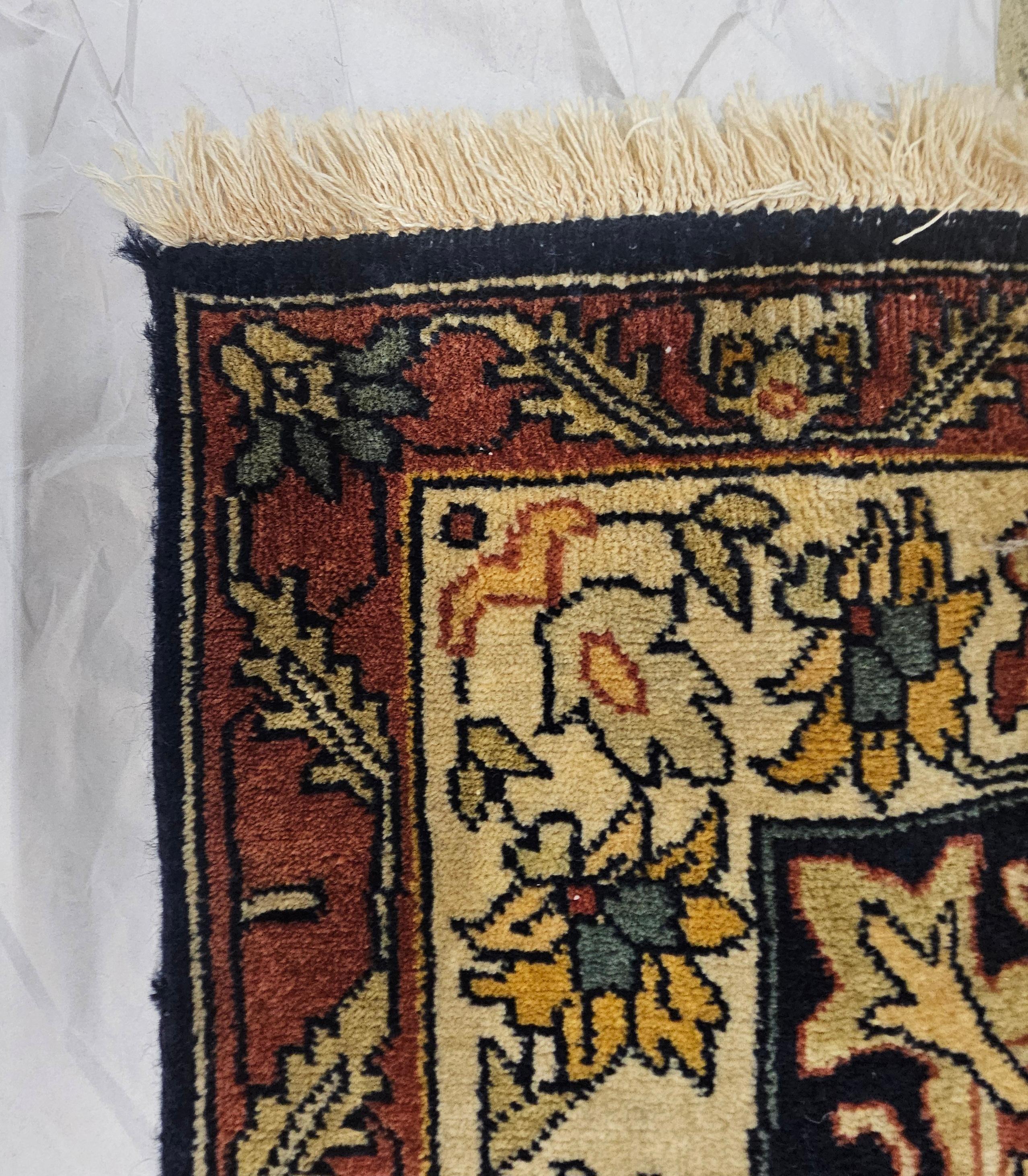 Kermanshah-Holzteppich aus der Mitte des 20. Jahrhunderts 8' x 10' (Handgeknüpft) im Angebot