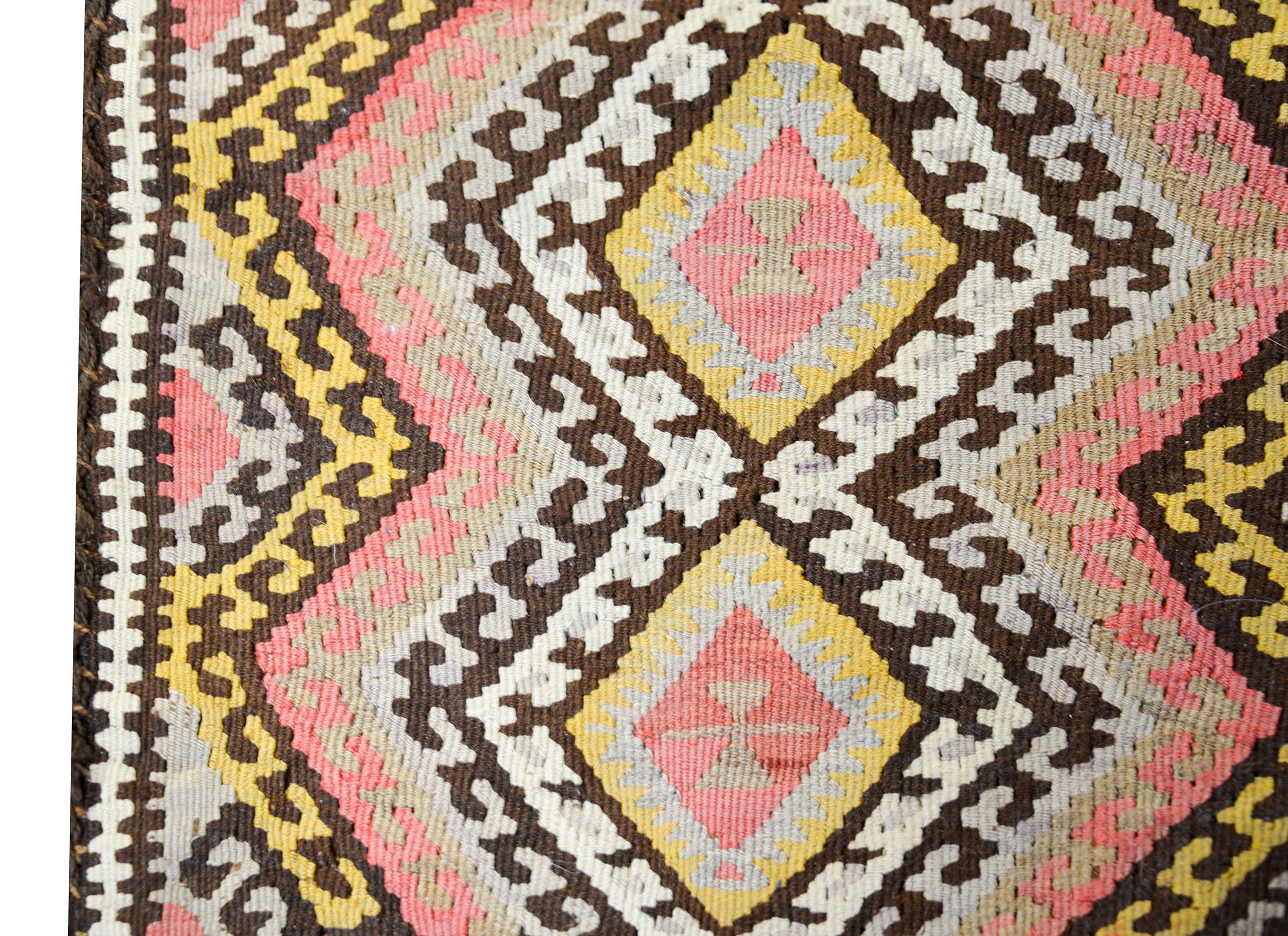 Mid-20th Century Kilim Rug In Good Condition For Sale In Chicago, IL