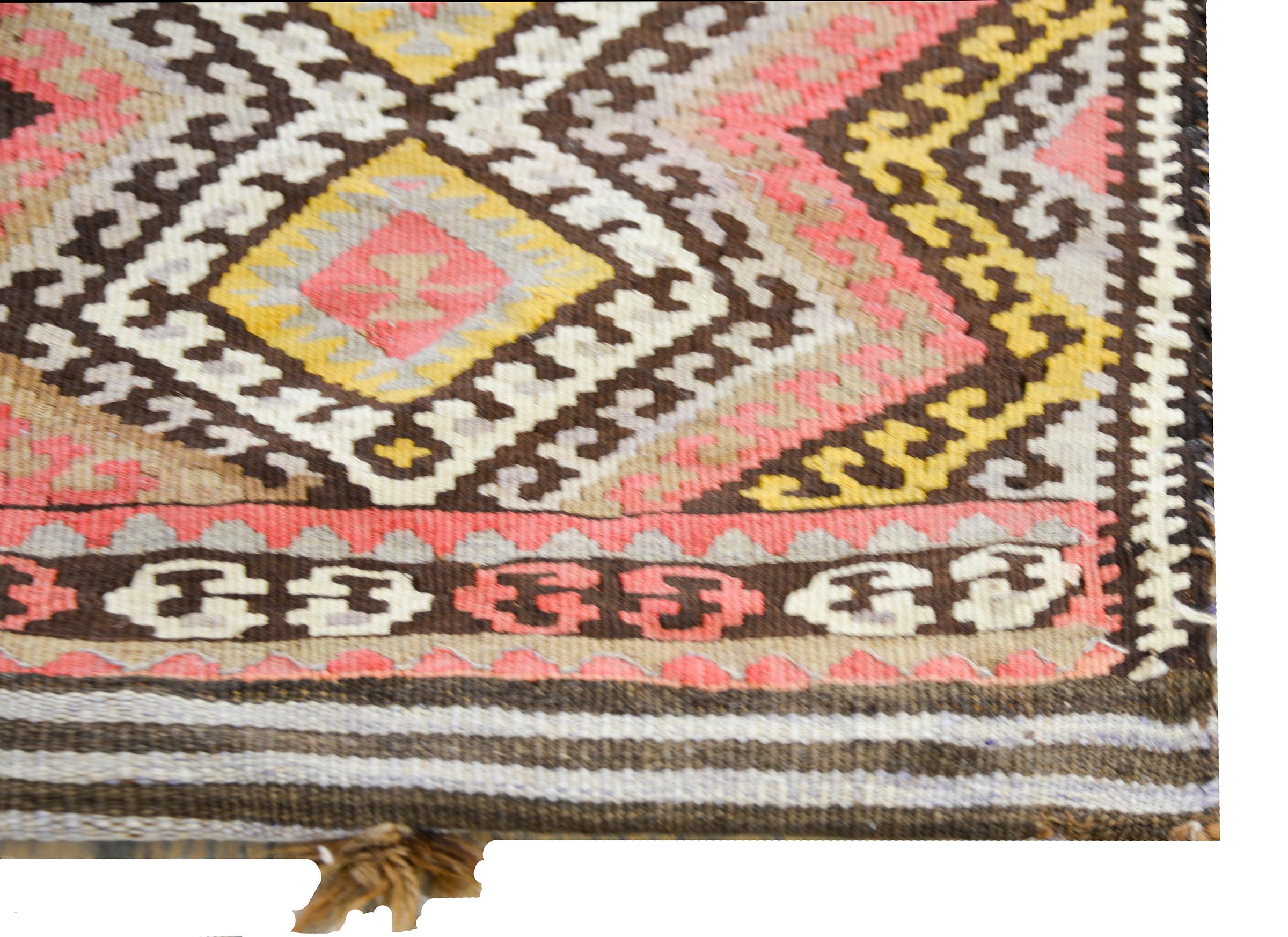 Mid-20th Century Kilim Rug For Sale 3