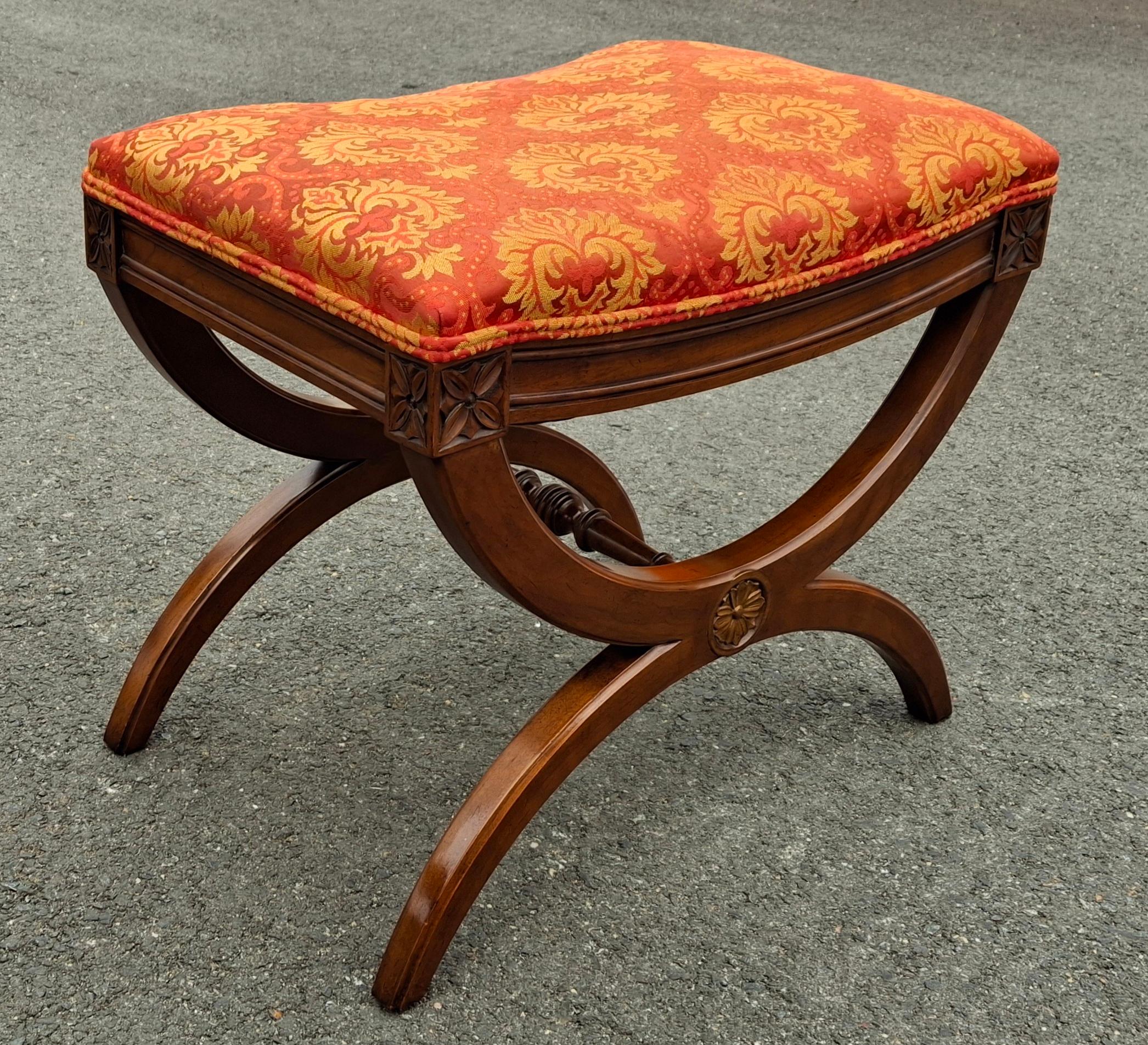 Panchina in noce e curule imbottito della metà del XX secolo di Kindel Furniture in vendita 1