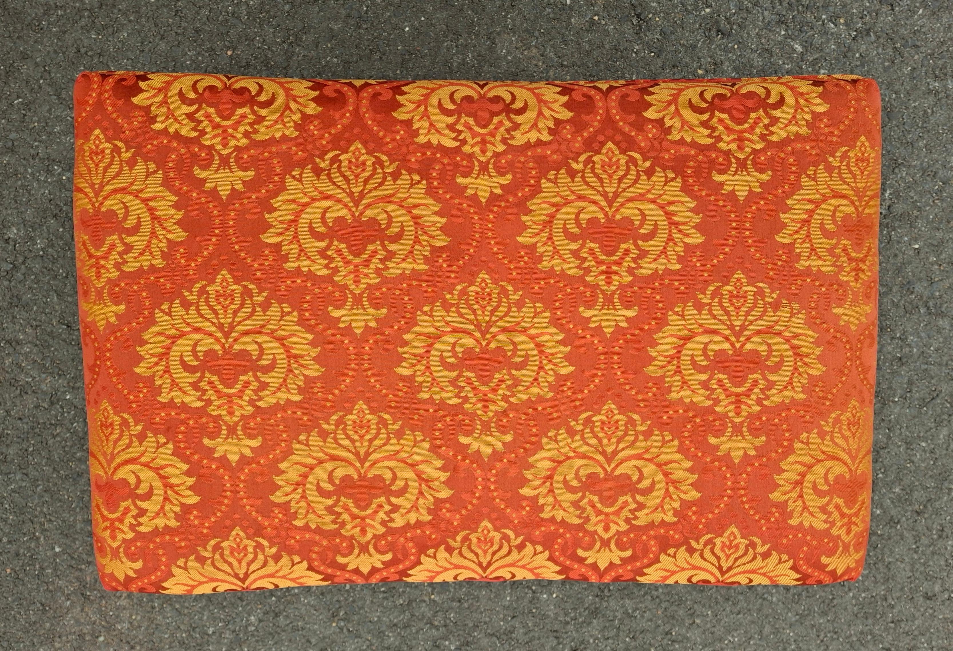 Panchina in noce e curule imbottito della metà del XX secolo di Kindel Furniture in vendita 2