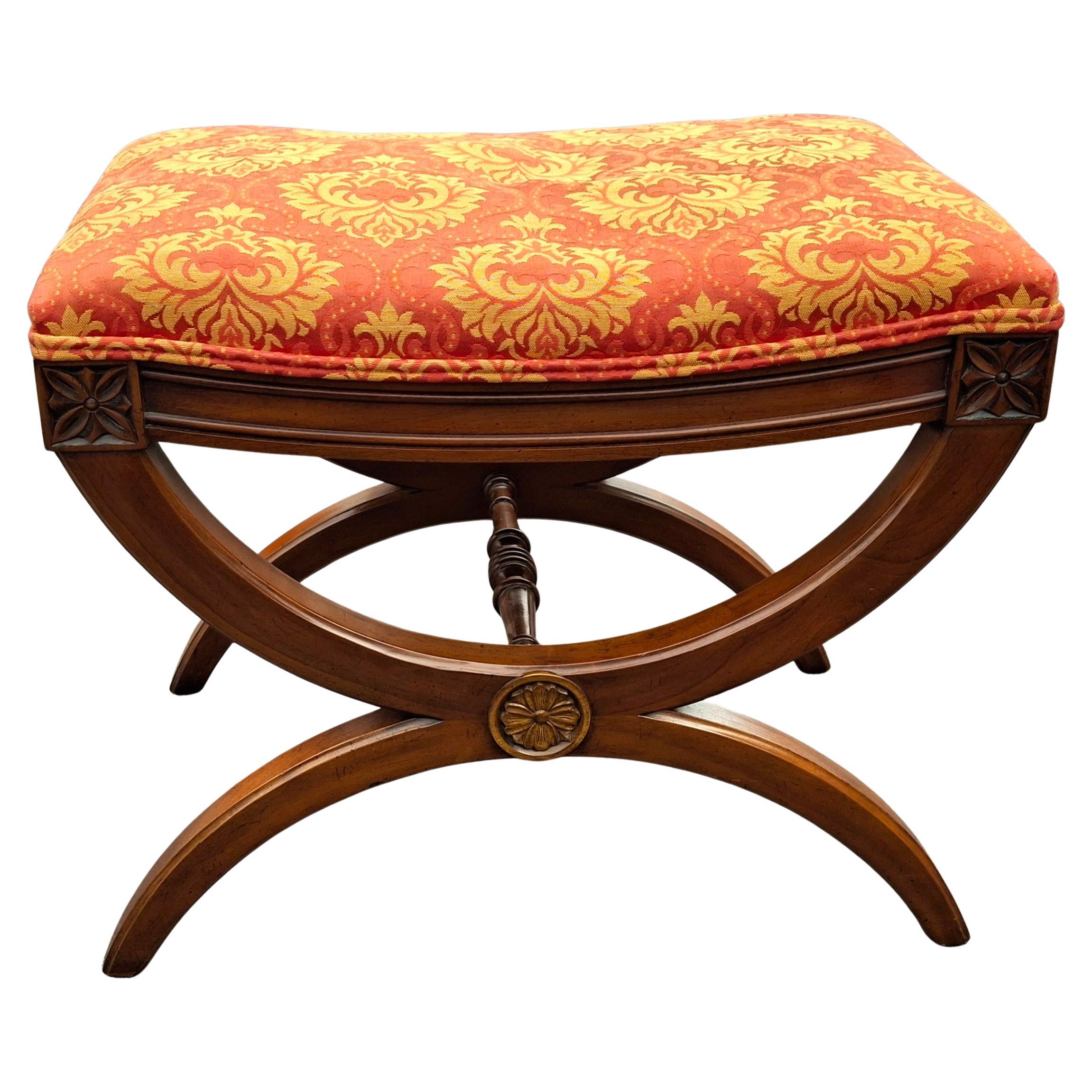 Panchina in noce e curule imbottito della metà del XX secolo di Kindel Furniture in vendita