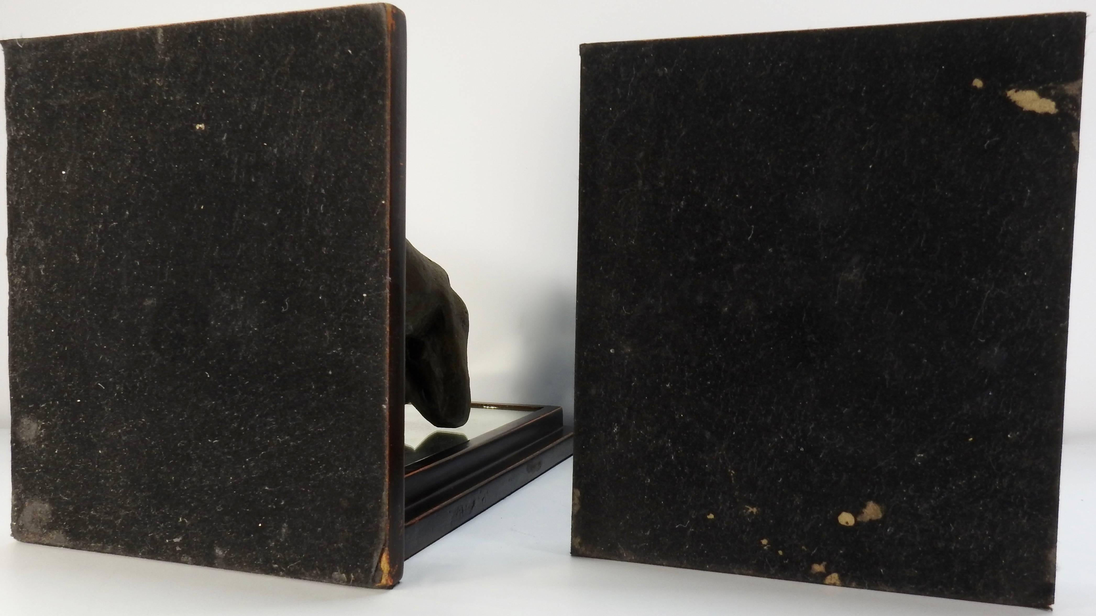 Kneeling Men's on Wood Bookends with Mirrors In Good Condition For Sale In Cookeville, TN