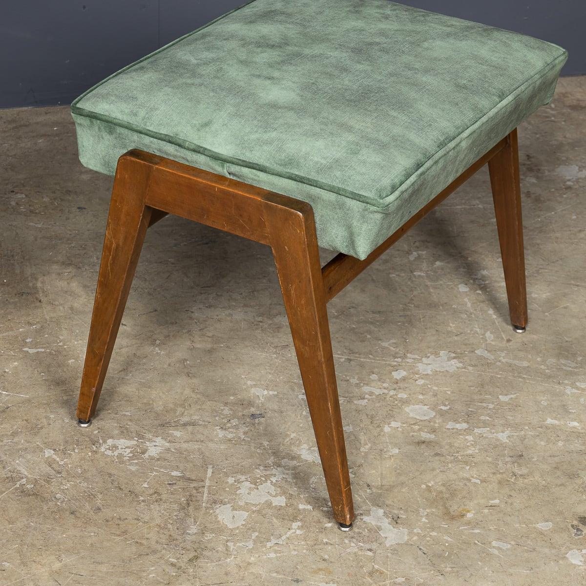 Milieu du XXe siècle Knoll Antimott Recliner & Footstool c.1960 en vente 4