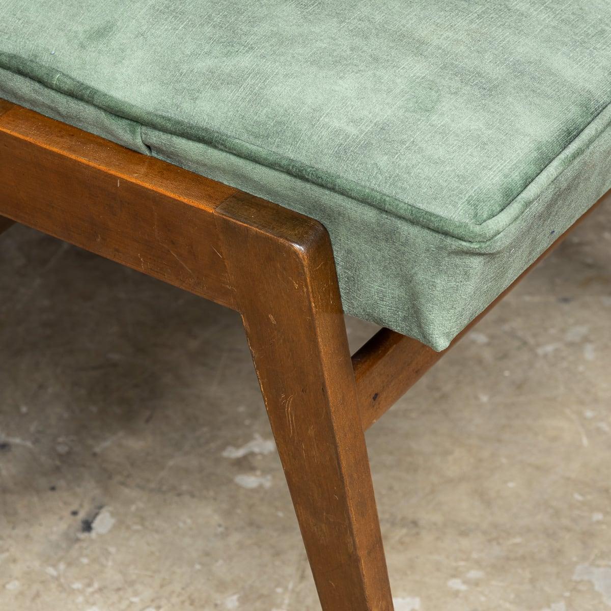 Milieu du XXe siècle Knoll Antimott Recliner & Footstool c.1960 en vente 7