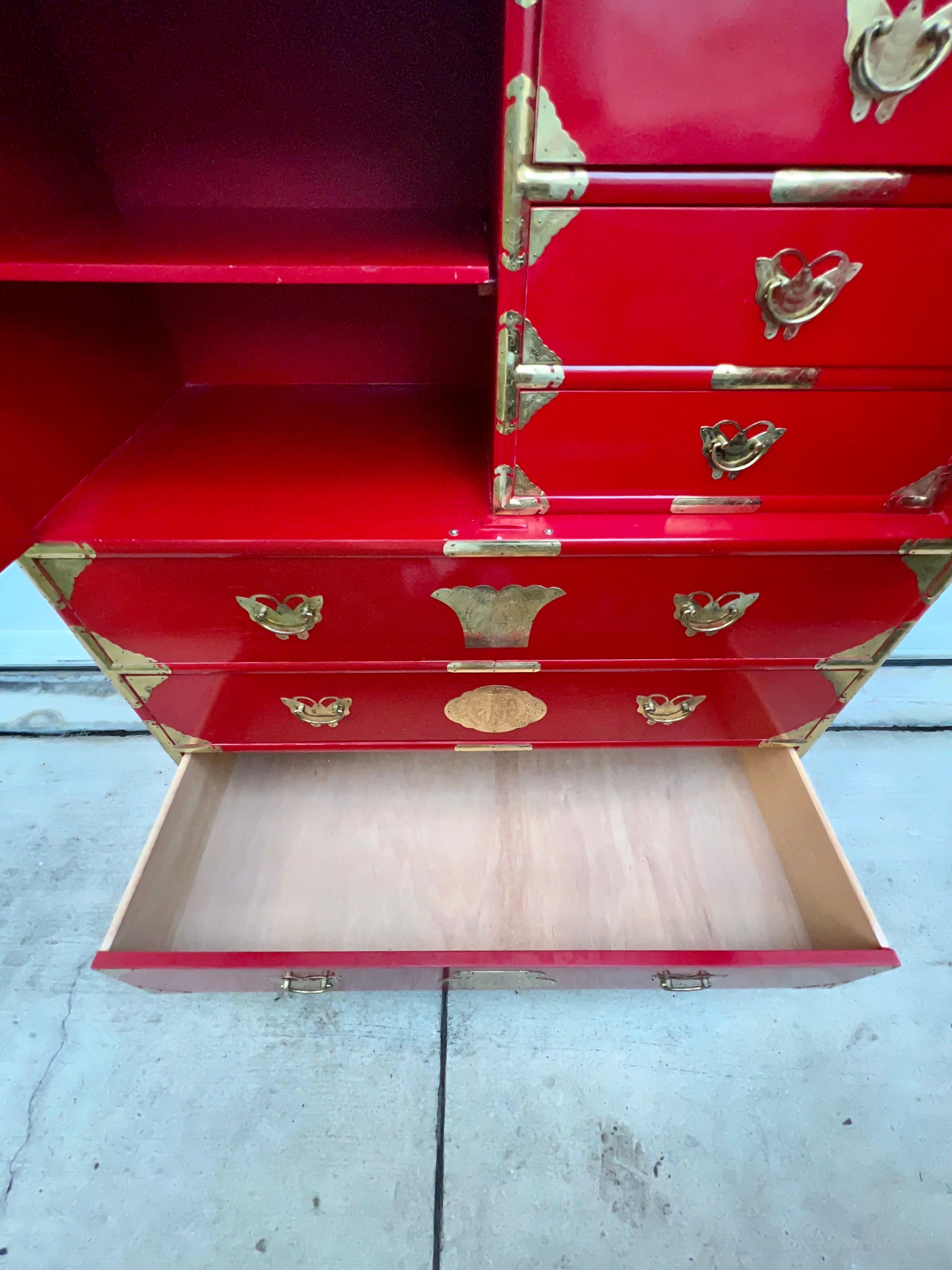 Mid-20th Century Korean Red Lacquered Tansu Butterfly Chest Campaign Cabinet  In Good Condition In Fort Washington, MD