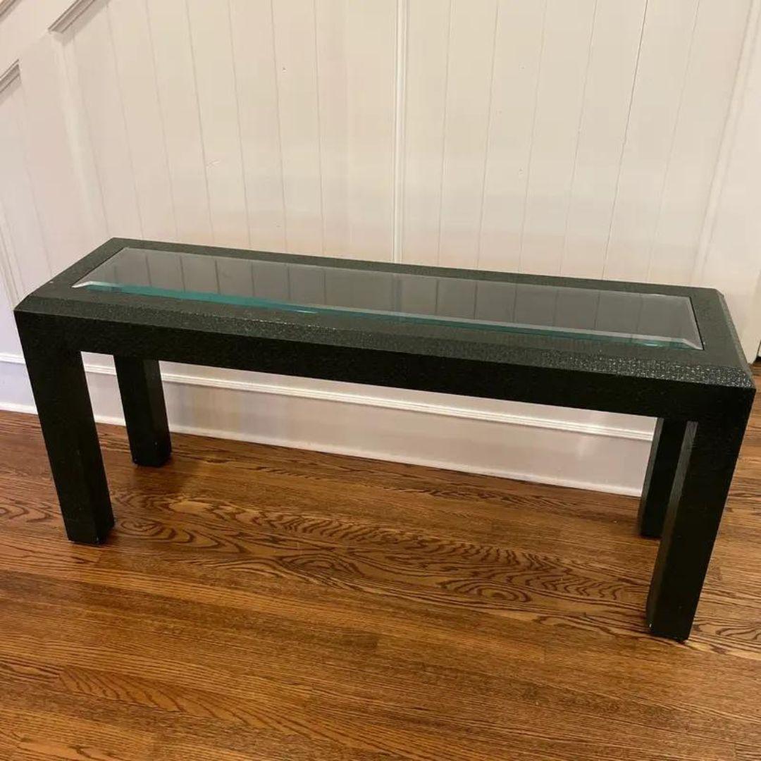 Green is the color of the year! This Lacquered Woven Grass Cloth Parsons Console Table Attributed to Karl Springer is the perfect condition for your home!

Matching Side Table available in another listing.

Sourced from the estate of a Kentucky