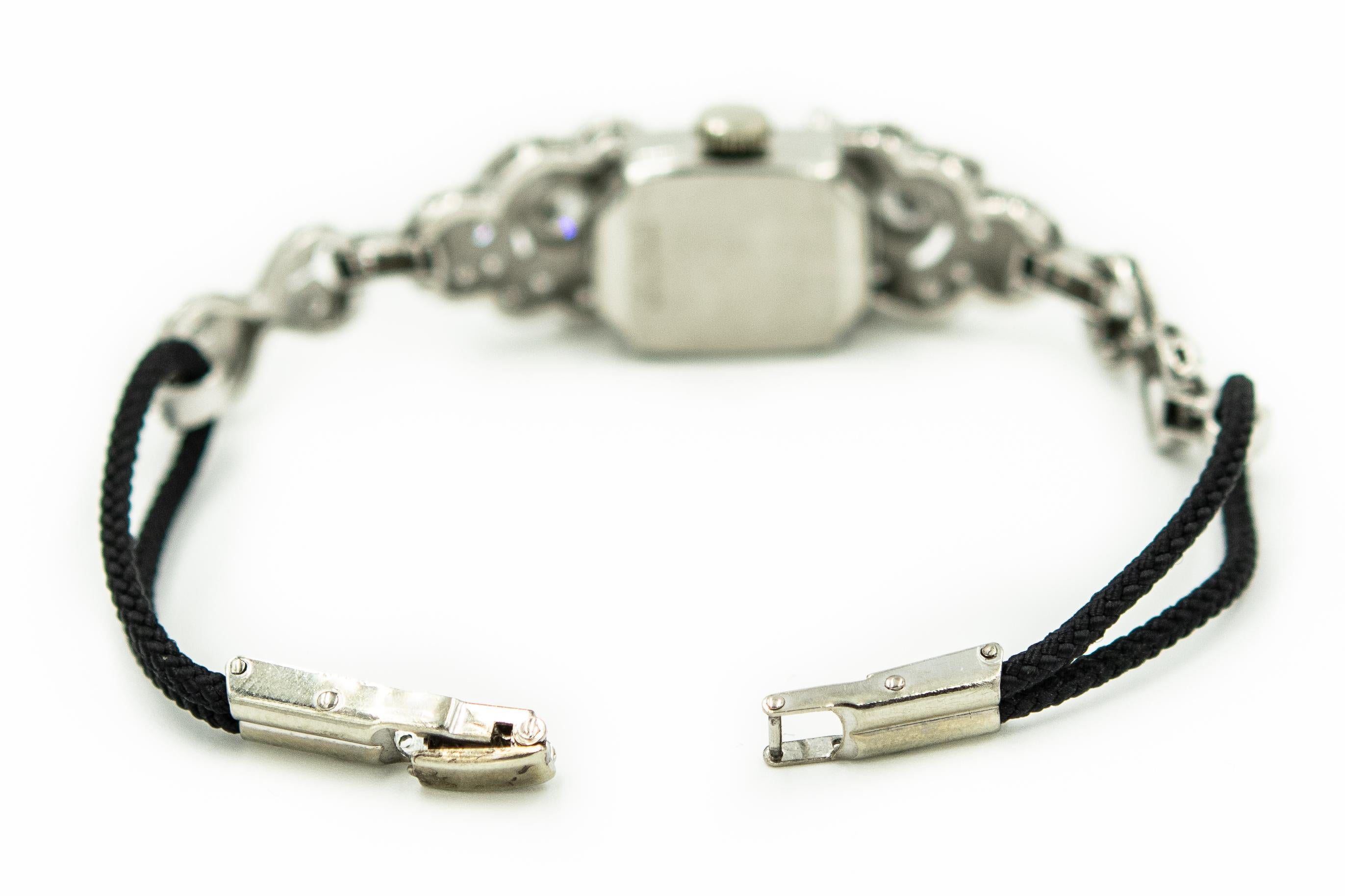 Hamilton Montre-bracelet habillée en platine avec diamants pour femmes, milieu du XXe siècle Bon état - En vente à Miami Beach, FL