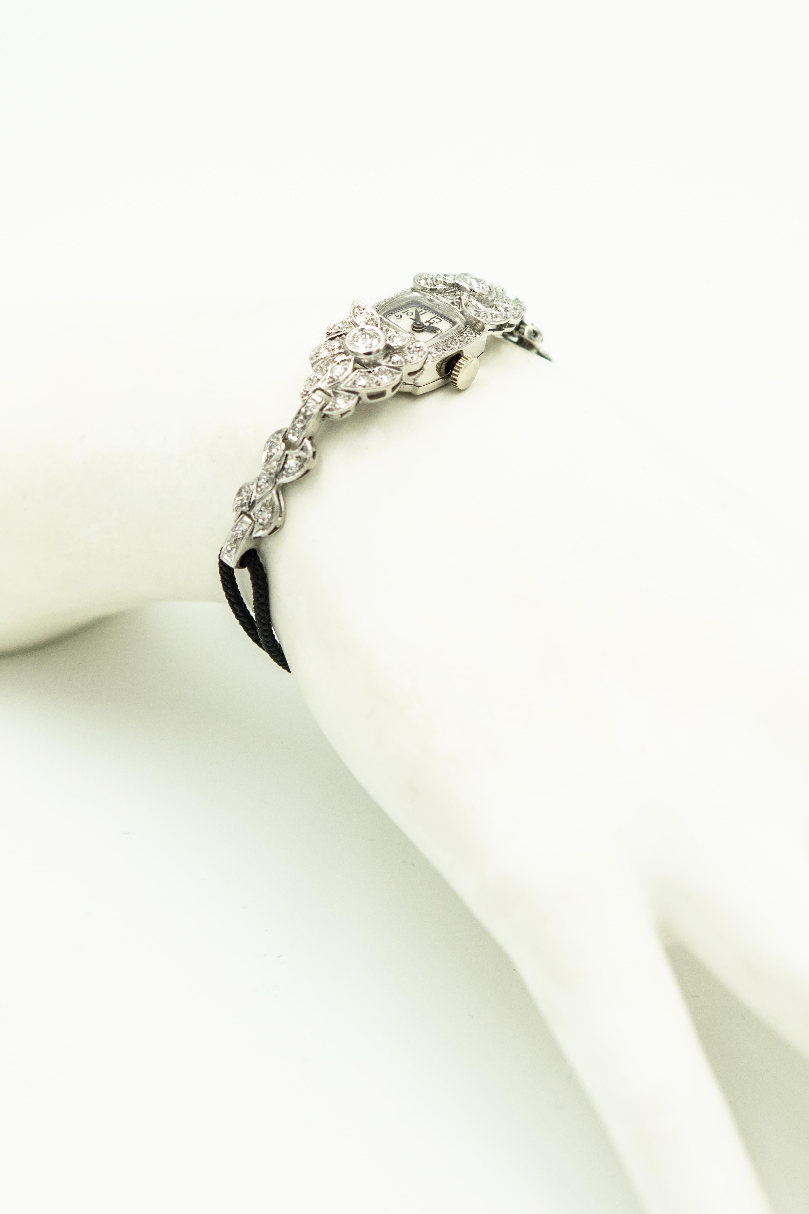 Hamilton Montre-bracelet habillée en platine avec diamants pour femmes, milieu du XXe siècle en vente 1