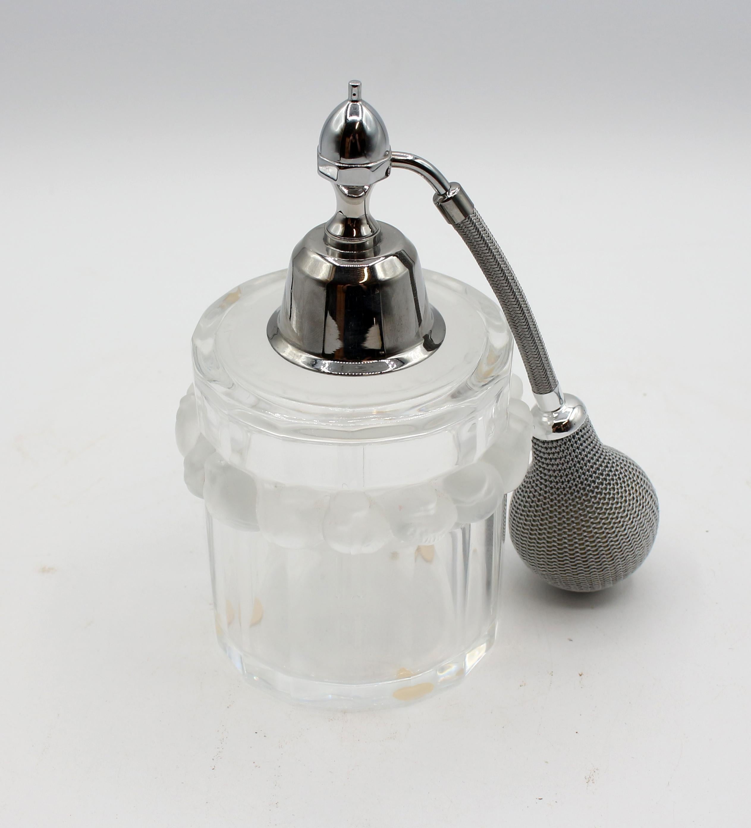Mid-20th century Lalique perfume bottle with atomizer, the Robinson model. A ring of frosted glass robins on a panelled body with pristine atomizer. Etched 