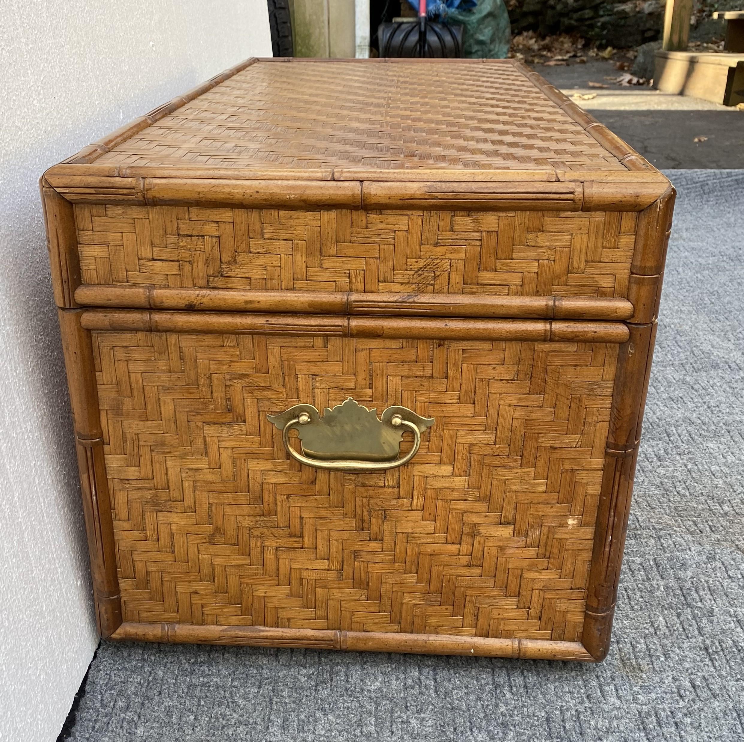 North American Mid-20th Century Lane Legacy Rattan Love Chest  For Sale