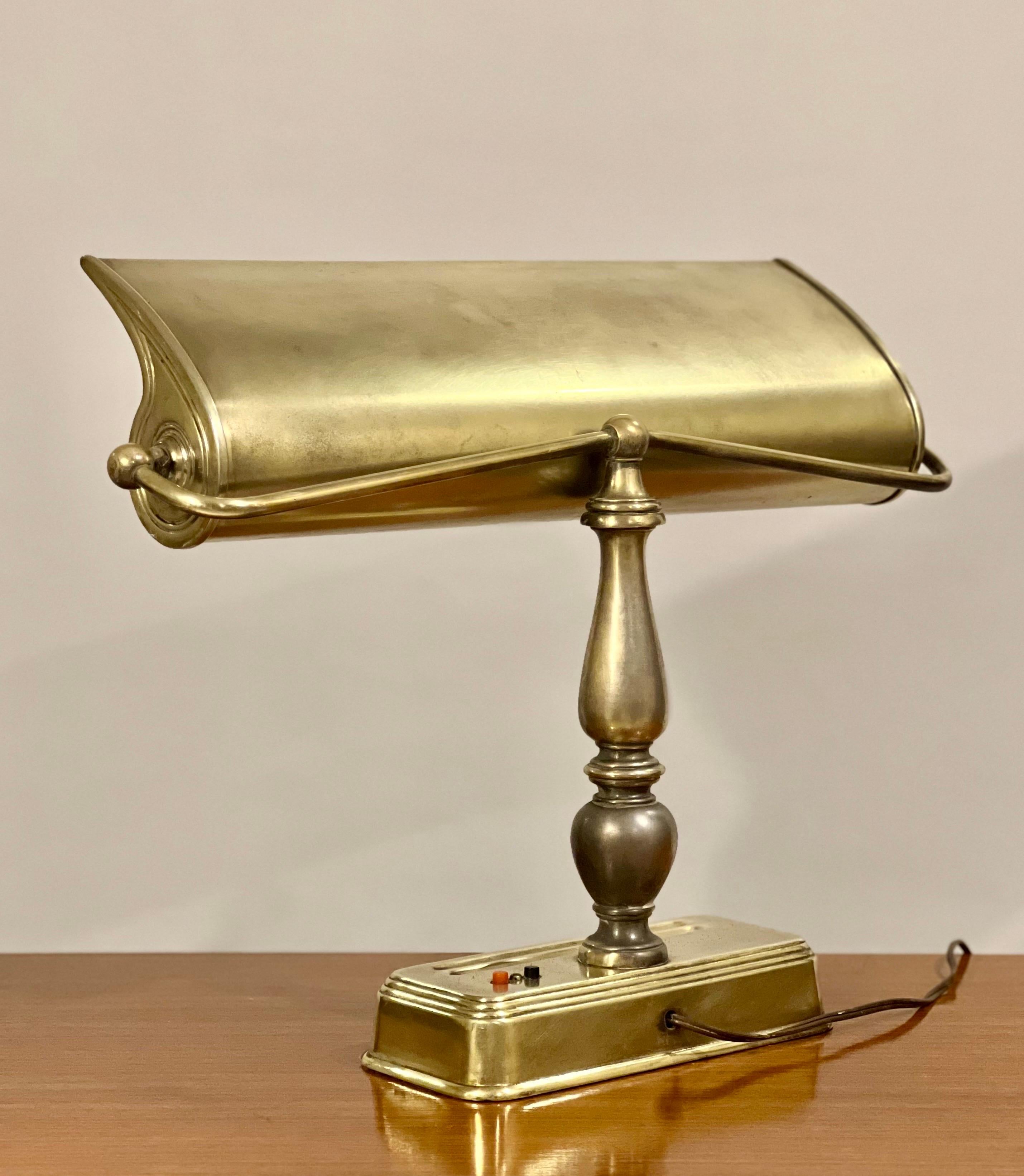 Mid 20th Century Large Brass Bankers Desk Lamp In Good Condition For Sale In Doylestown, PA