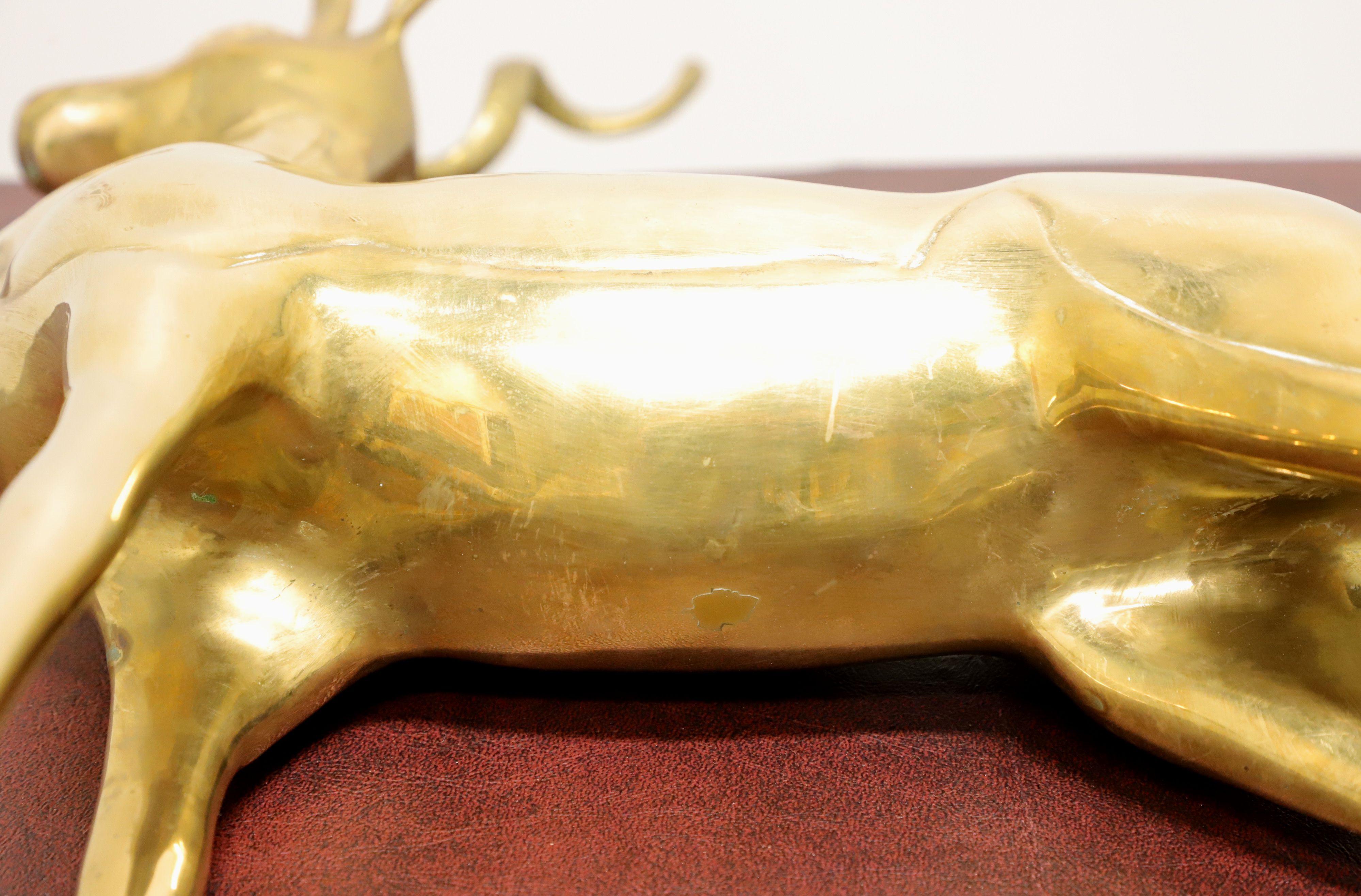 Grandes sculptures d'antilope en laiton du milieu du 20e siècle - Paire en vente 6