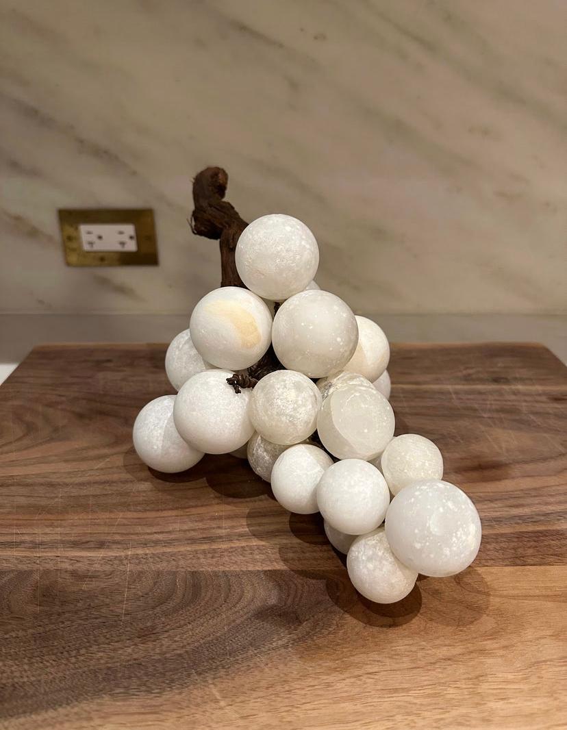 Mid 20th Century Large Cluster of Alabaster Grapes In Excellent Condition In New York, NY