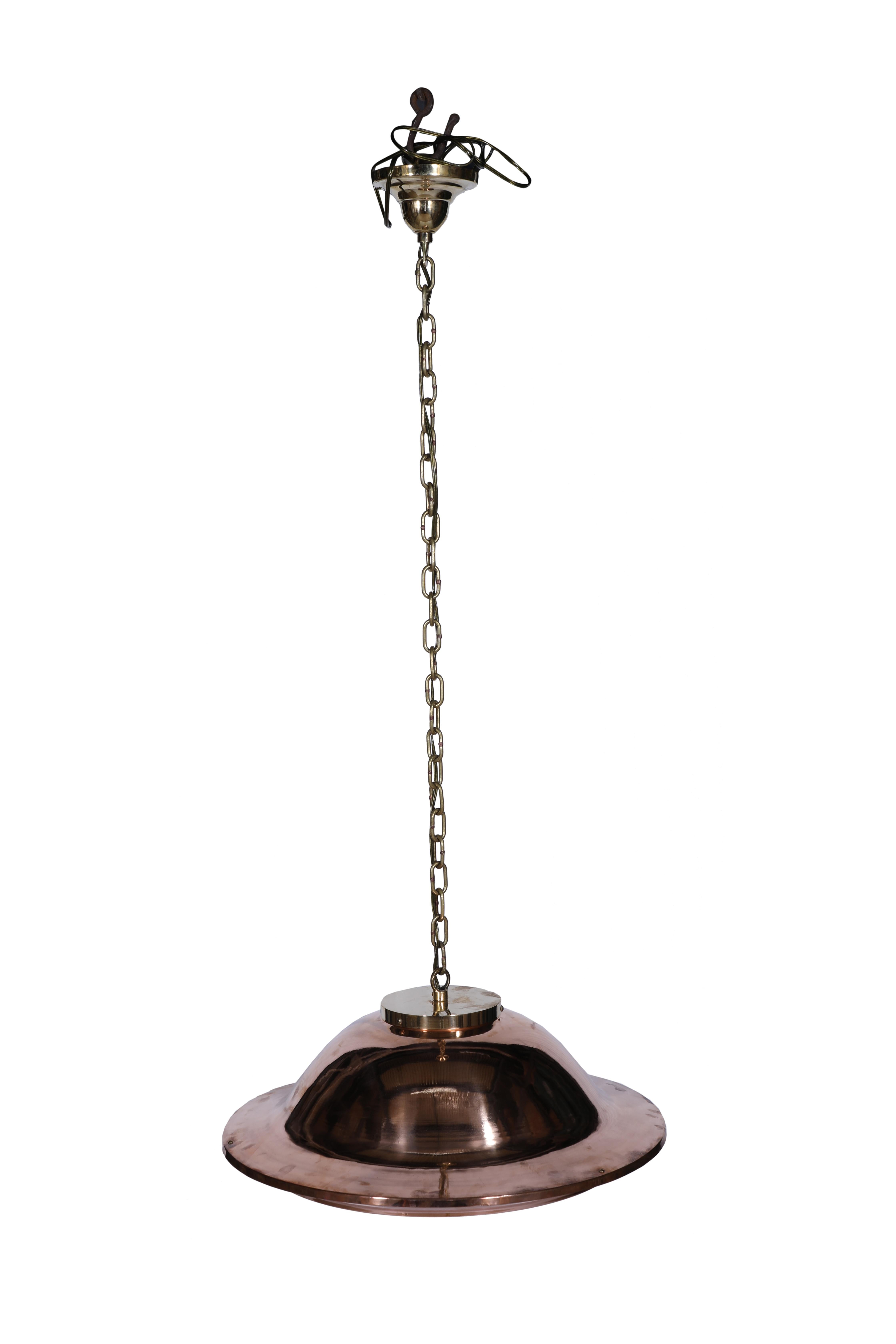 Lámpara colgante grande de cobre y cristal de plomo holófano de mediados del siglo XX en venta 1