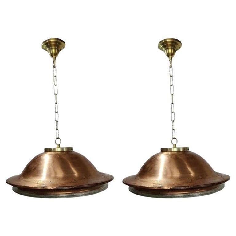 Lámpara colgante grande de cobre y cristal de plomo holófano de mediados del siglo XX en venta 2