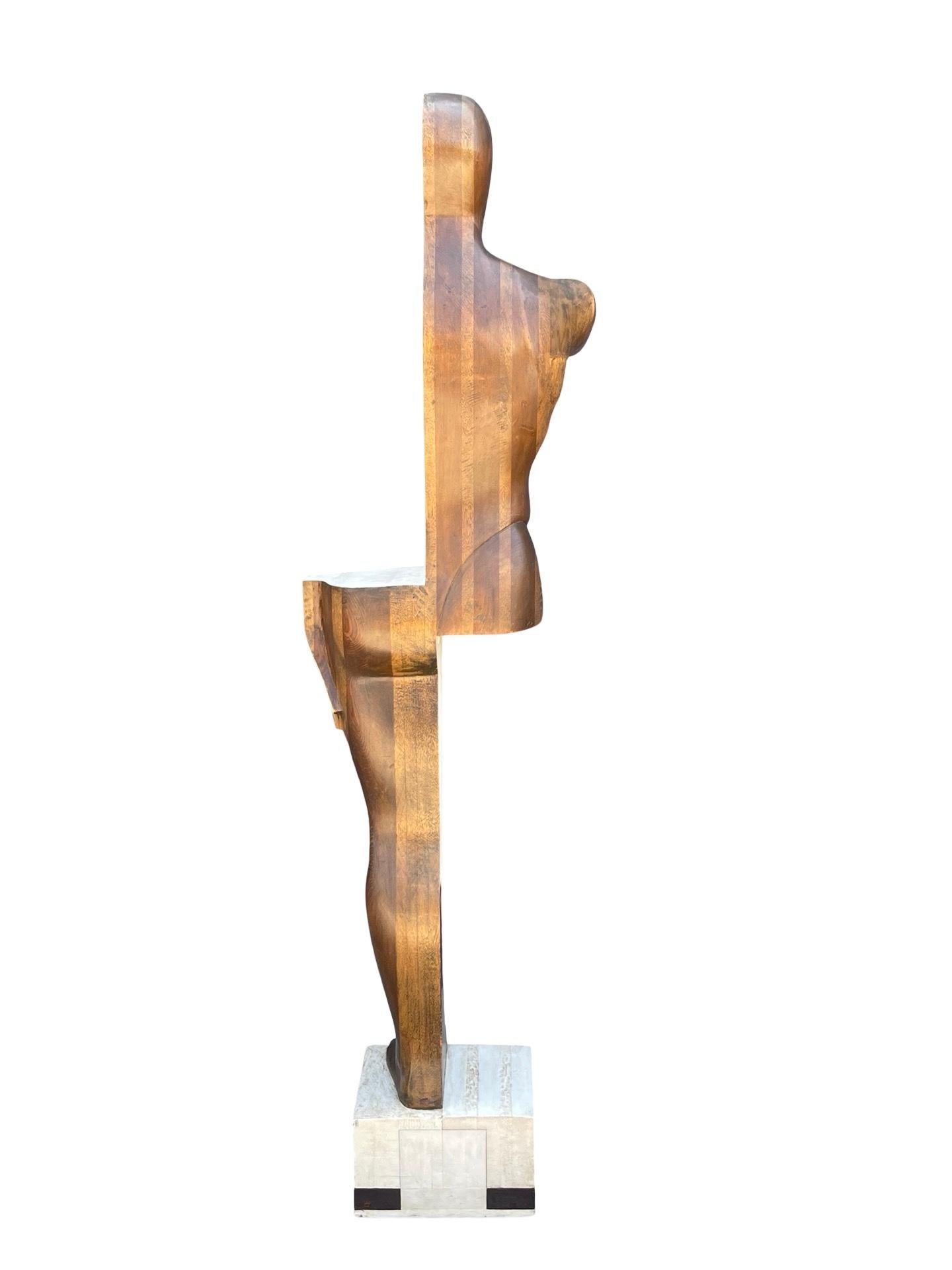 Dipinto a mano Grande scultura figurativa da terra di Robert Cremean della metà del XX secolo in vendita