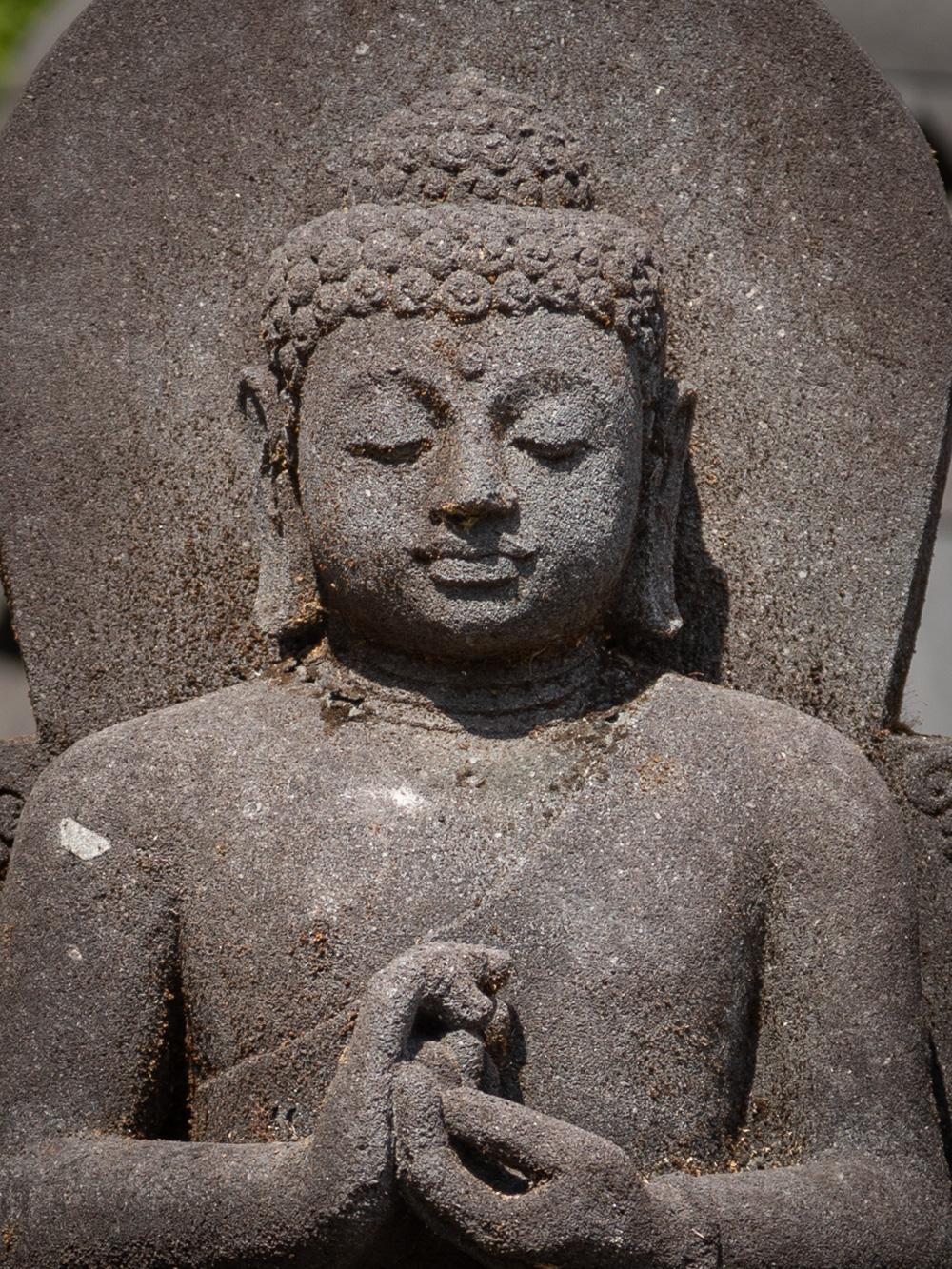 Große alte Lavastein-Buddha-Statue aus Indonesien aus der Mitte des 20. Jahrhunderts im Angebot 7